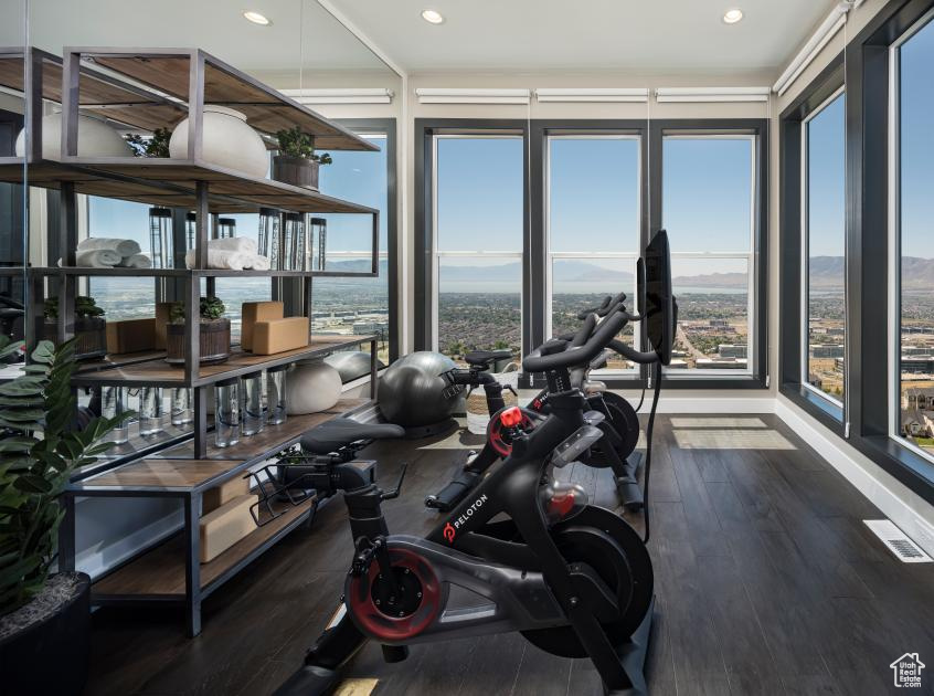 LAKEVIEW ESTATES - Residential