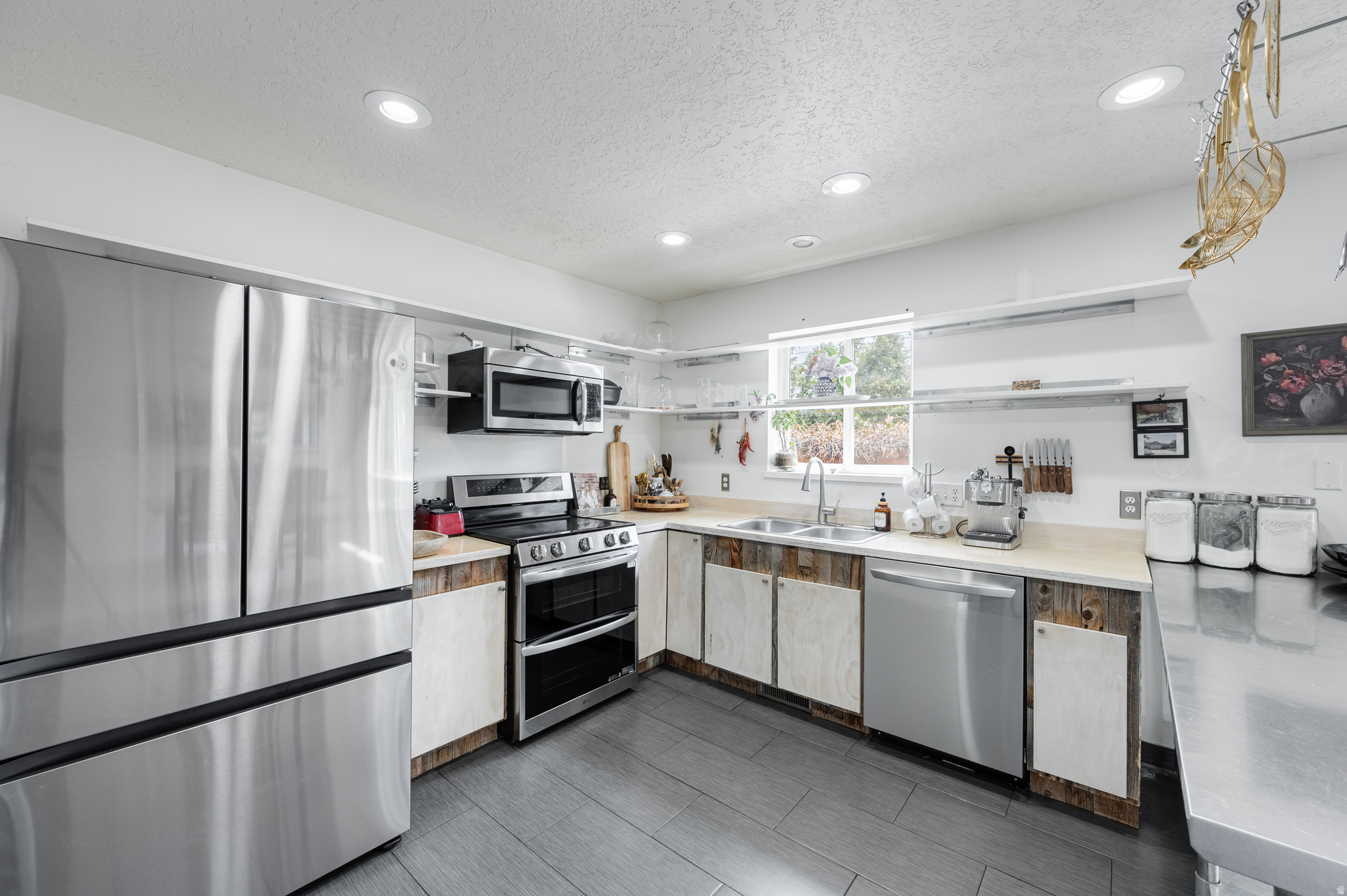 VALLEY VIEW HEIGHTS - Residential