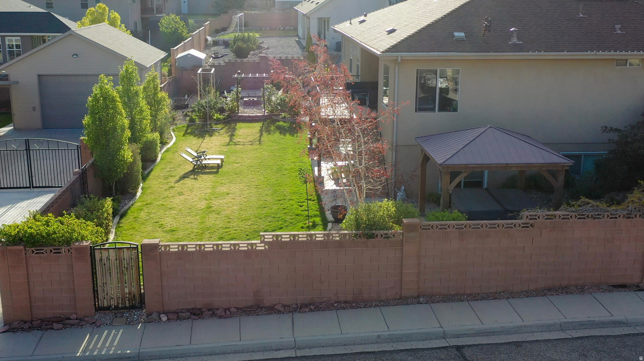 SUNSET CANYON ESTATE - Residential