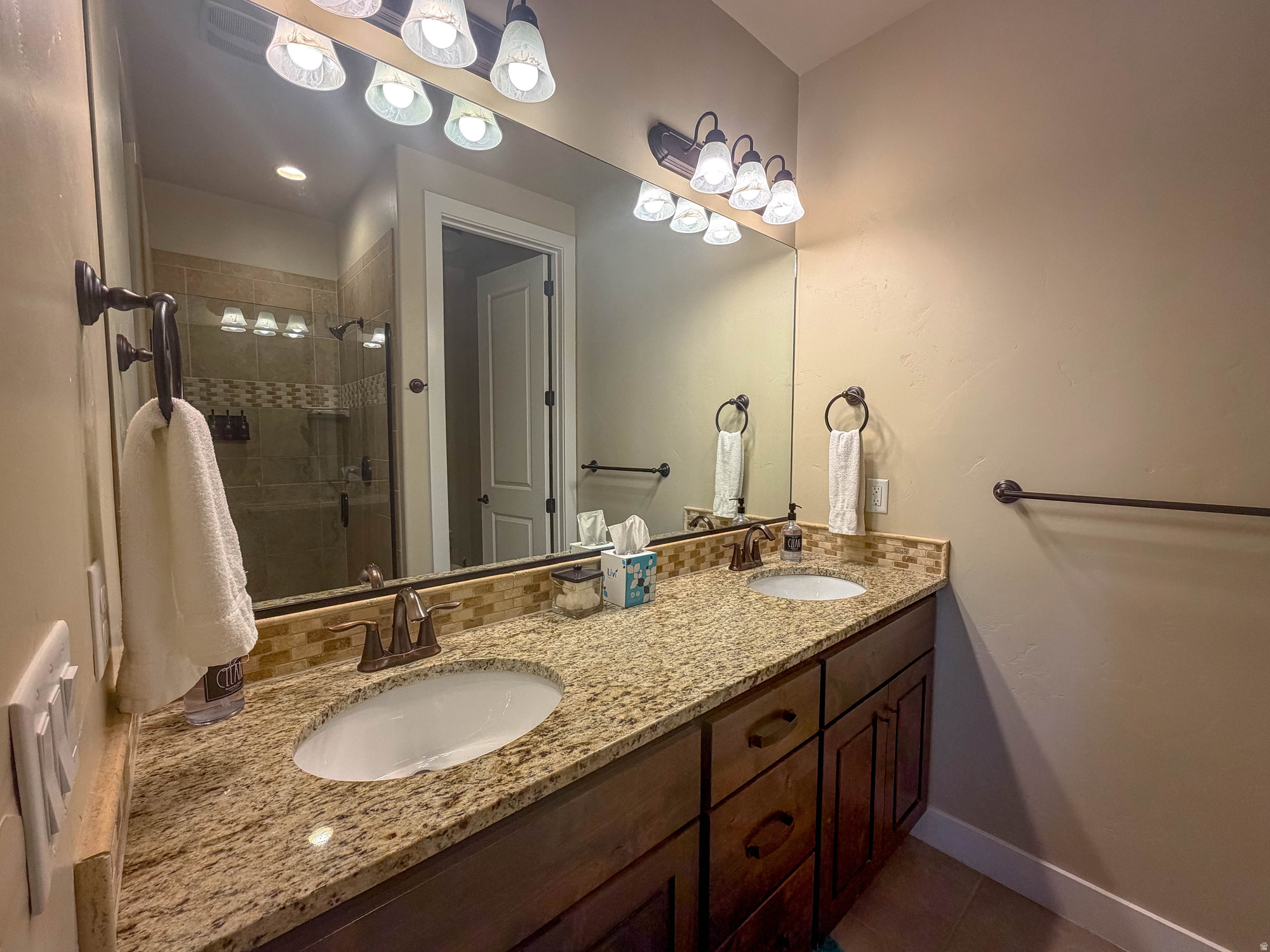 ESCAPES AT THE LEDGES PH 1 - Residential