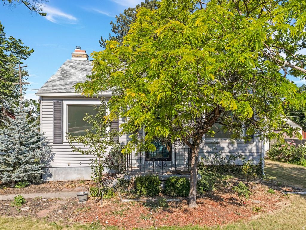 Photo of 2830 S 2300 E, Salt Lake City, UT 84109 (MLS # 2167739)
