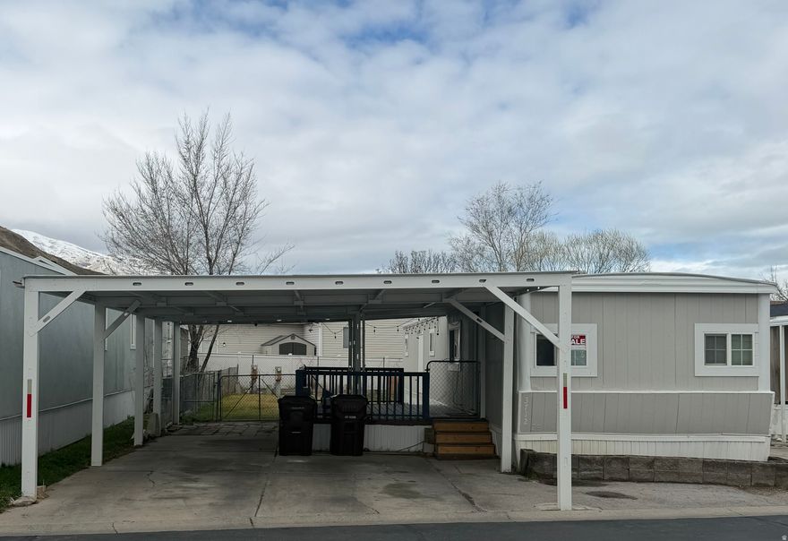 This home is MOVE IN READY!!! Perfect starter home!! This home features 2 bedrooms and 1 and 1/2 bathrooms, it's conveniently located near schools and new Cyprus HS, parks and shopping center with easy access to the freeway. Sq. Ft. Provided as a courtesy measurement only. Buyer/Buyer Broker to verify all information