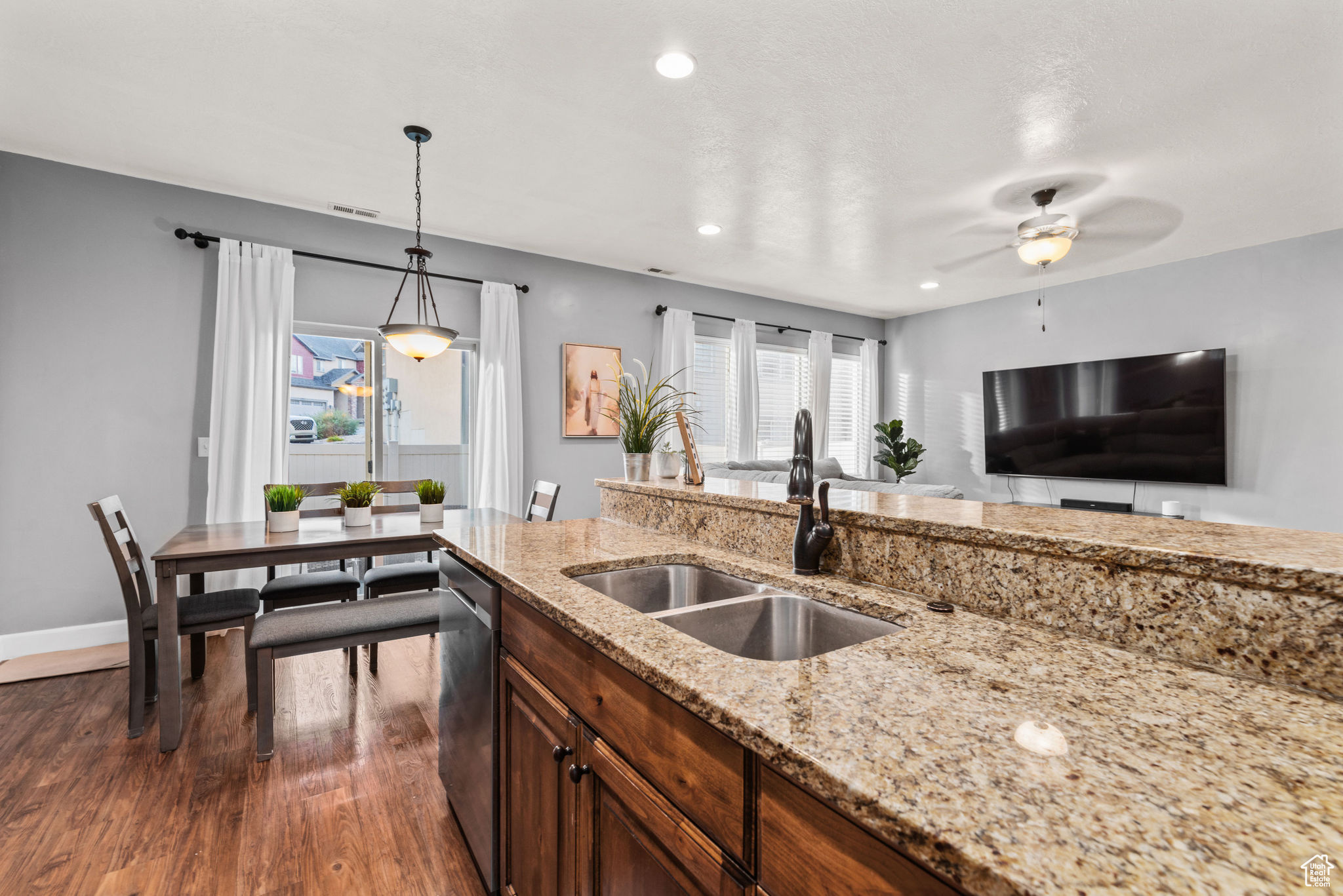 THE COVE - Residential