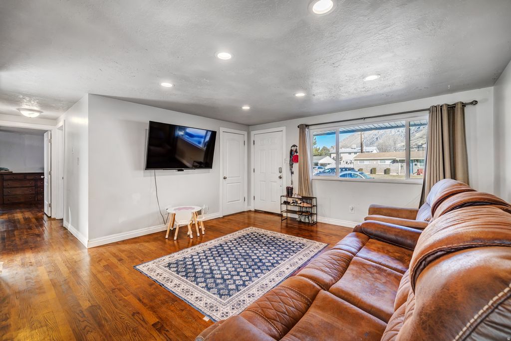 Photo of 998 E 40 N, Springville, UT 84663 (MLS # 2132792)