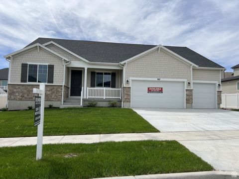 Photo of 867 W FALLOW DR #209, Saratoga Springs, UT 84045 (MLS # 2096066)