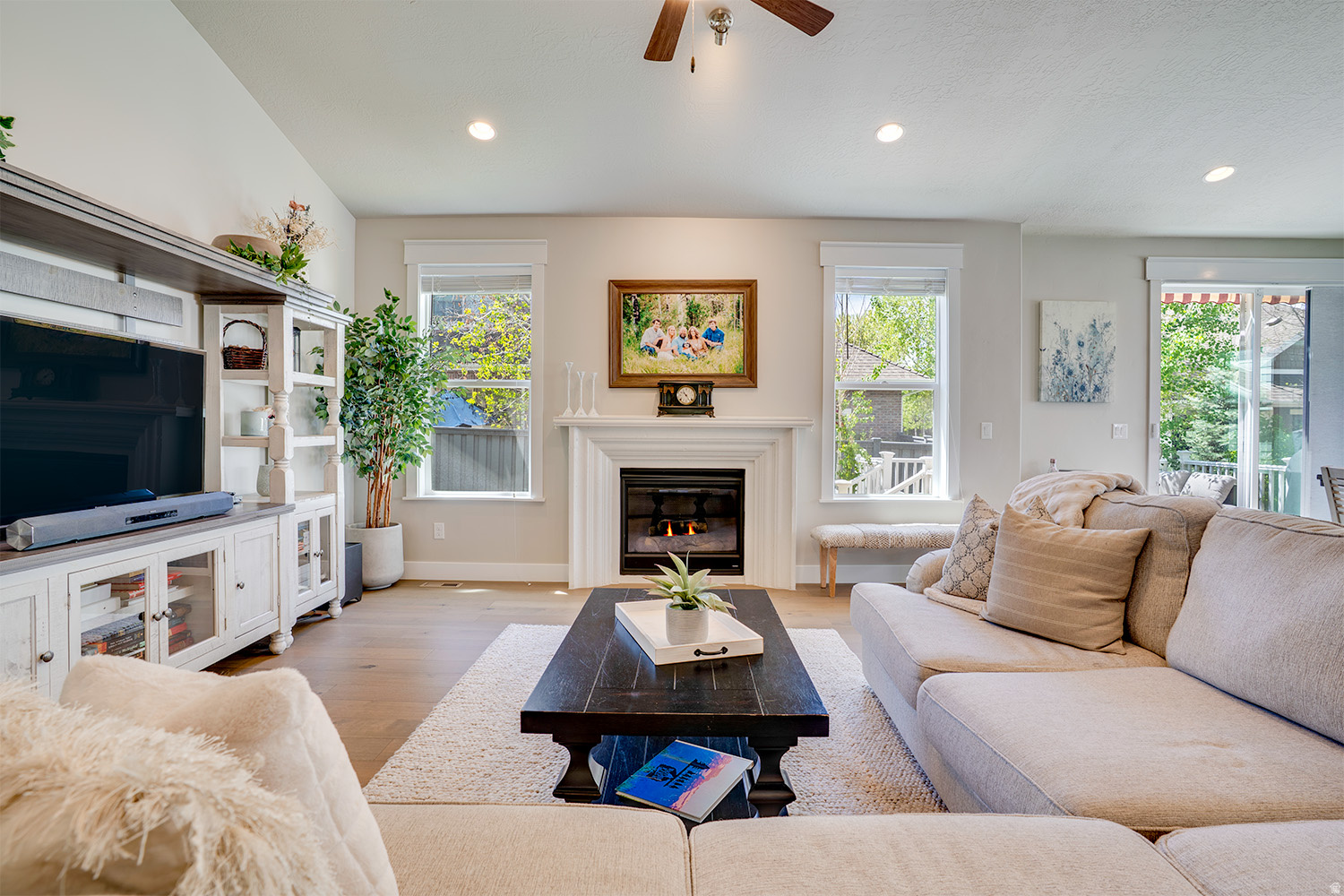 CROSSINGS AT LAKE CR - Residential