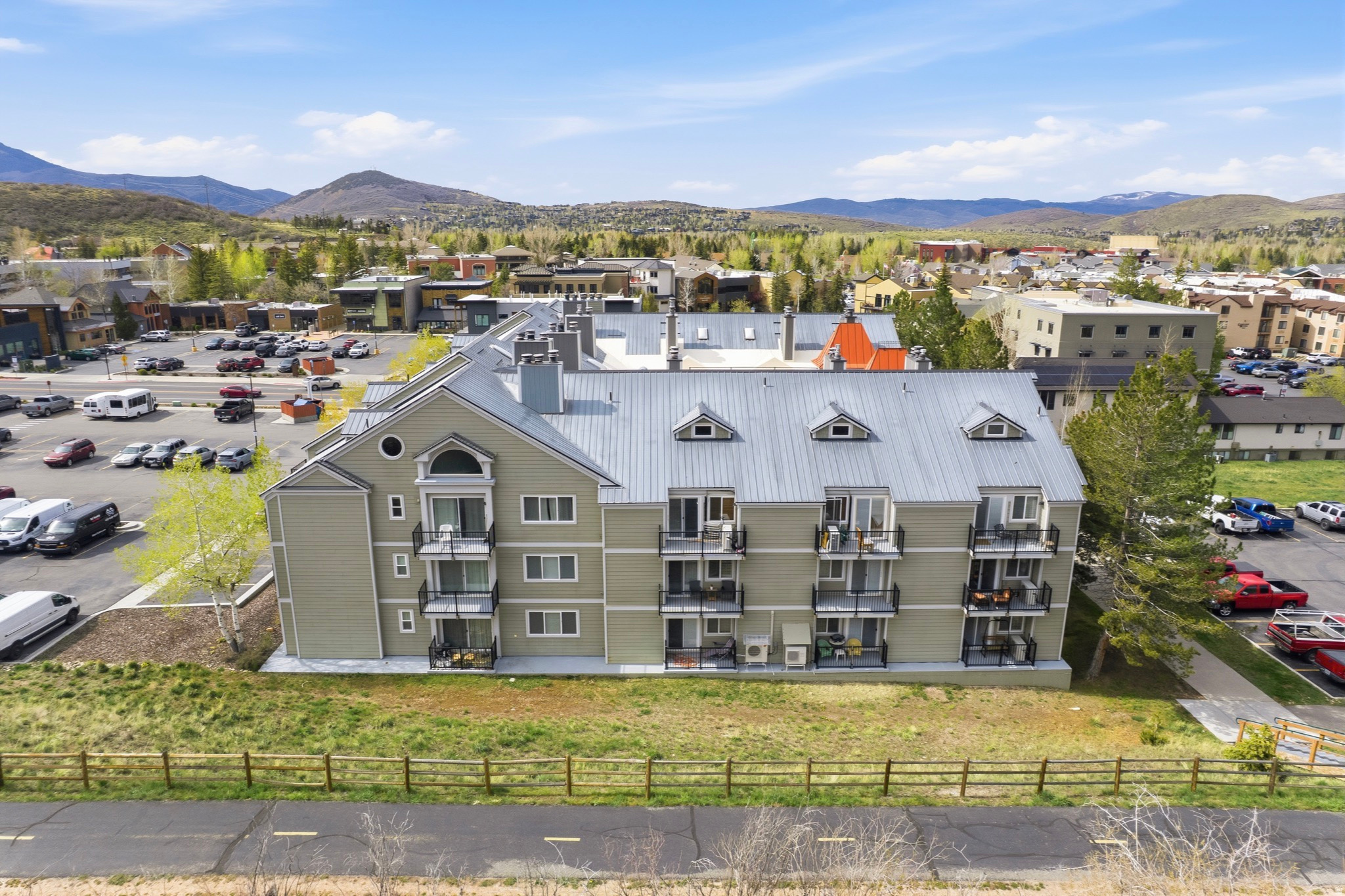 SUN CREEK CONDOMINIUM - Residential