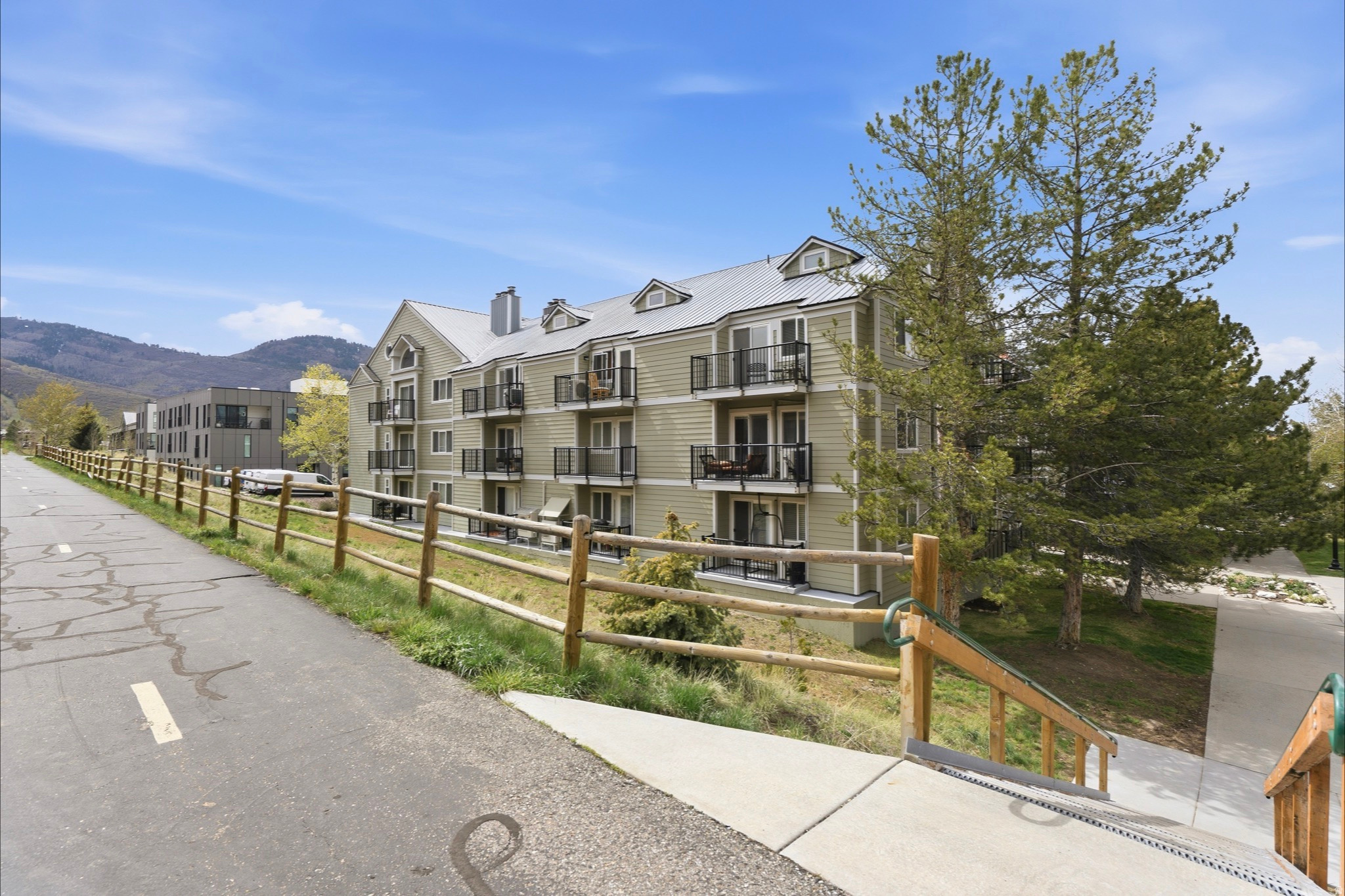 SUN CREEK CONDOMINIUM - Residential