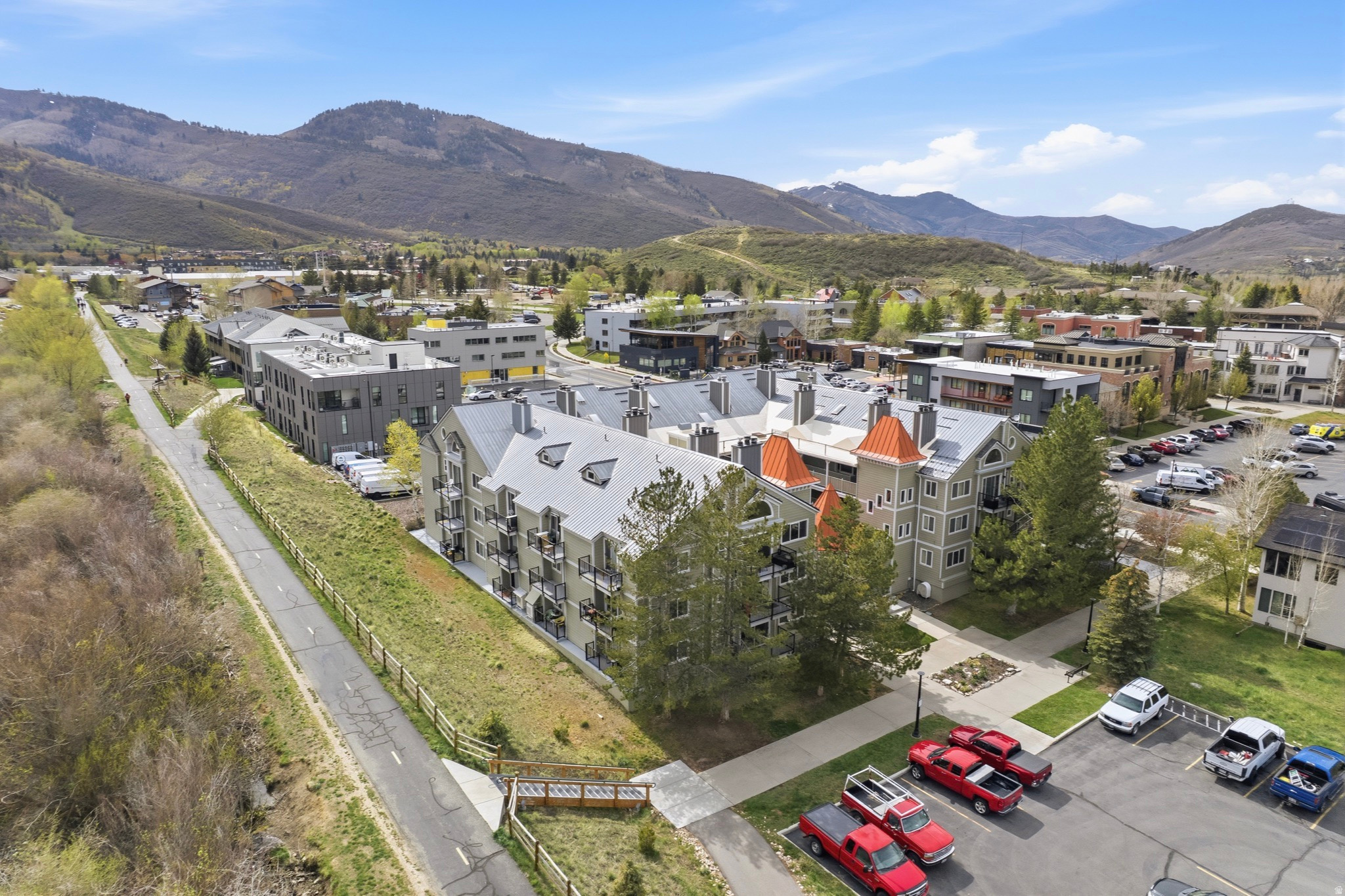 SUN CREEK CONDOMINIUM - Residential