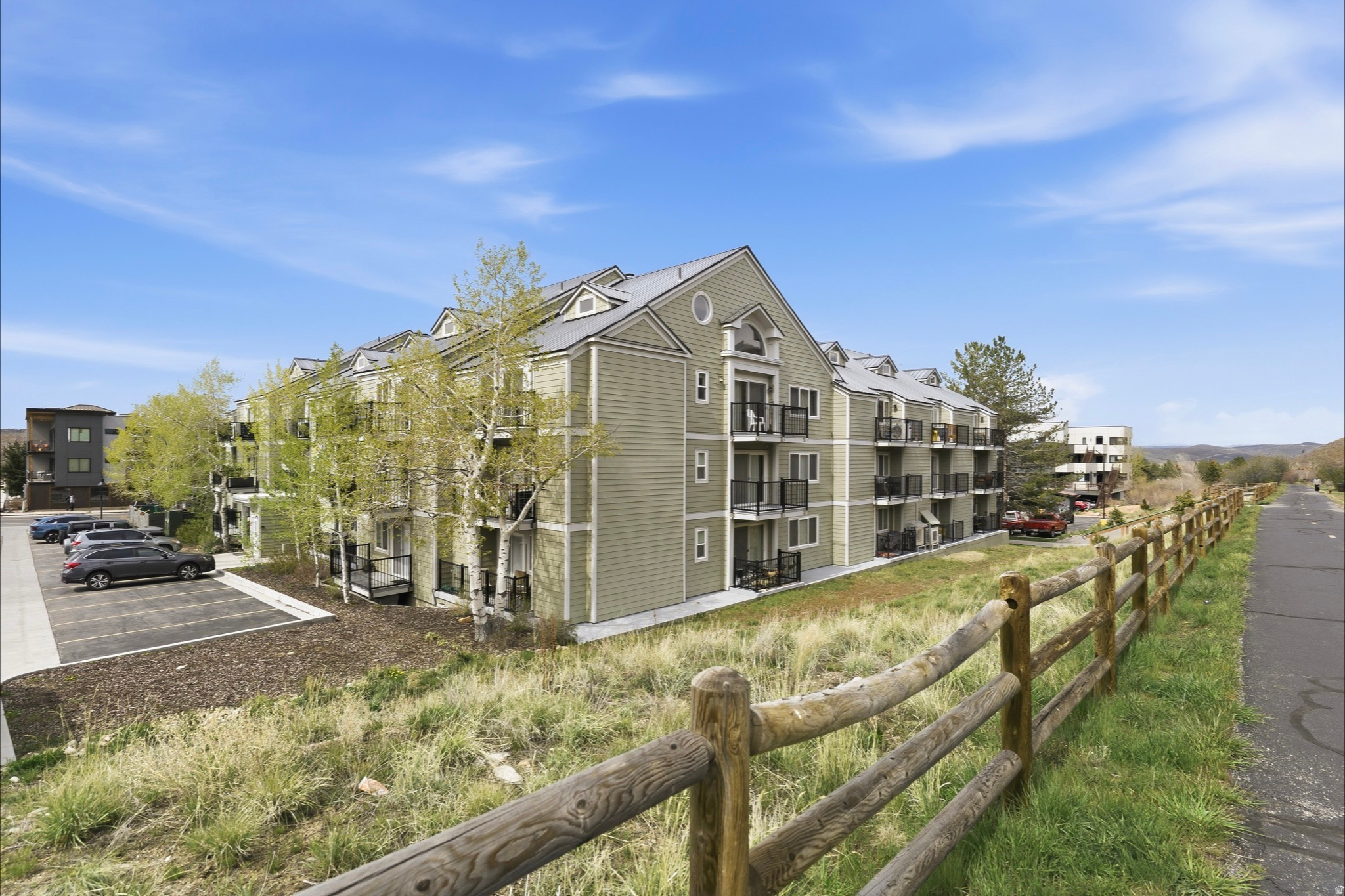 SUN CREEK CONDOMINIUM - Residential
