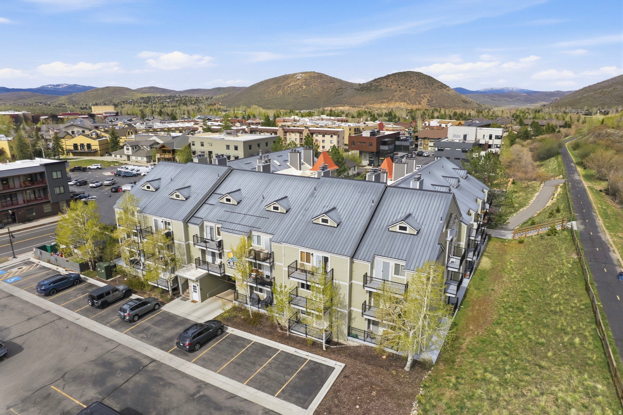 SUN CREEK CONDOMINIUM - Residential
