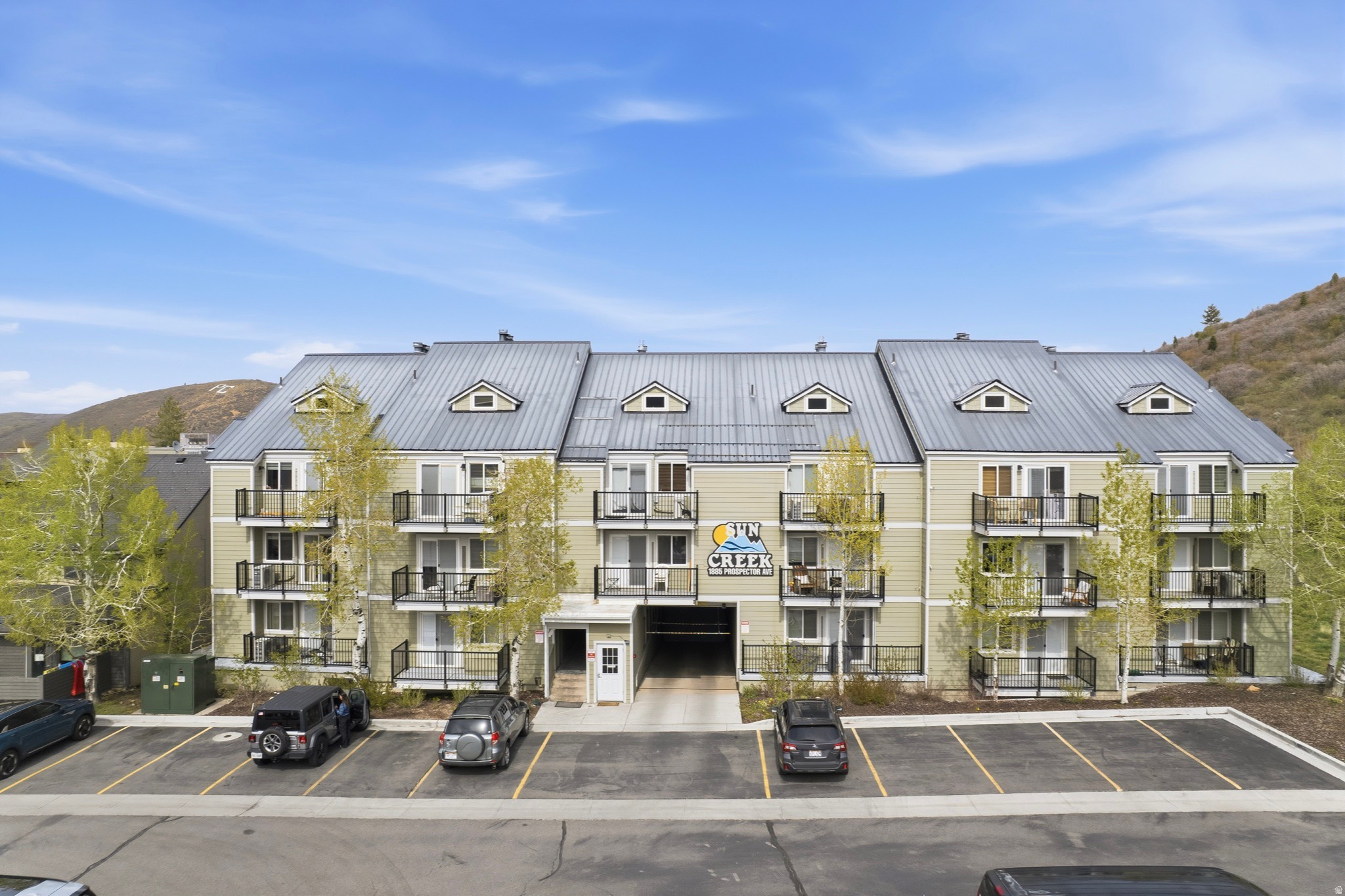 SUN CREEK CONDOMINIUM - Residential
