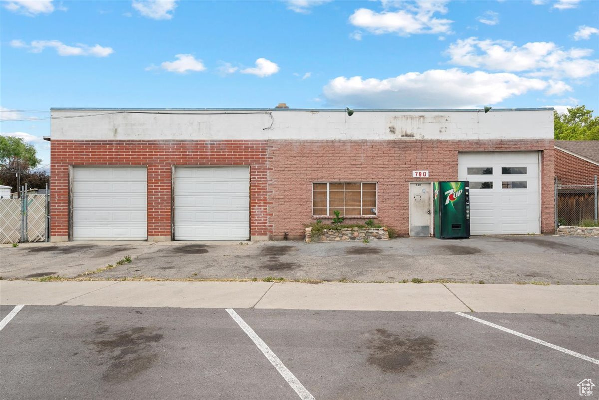 Property is currently a mechanic shop.  Square footage figures are provided as a courtesy estimate only and were obtained from county records. Buyer is advised to obtain an independent measurement.