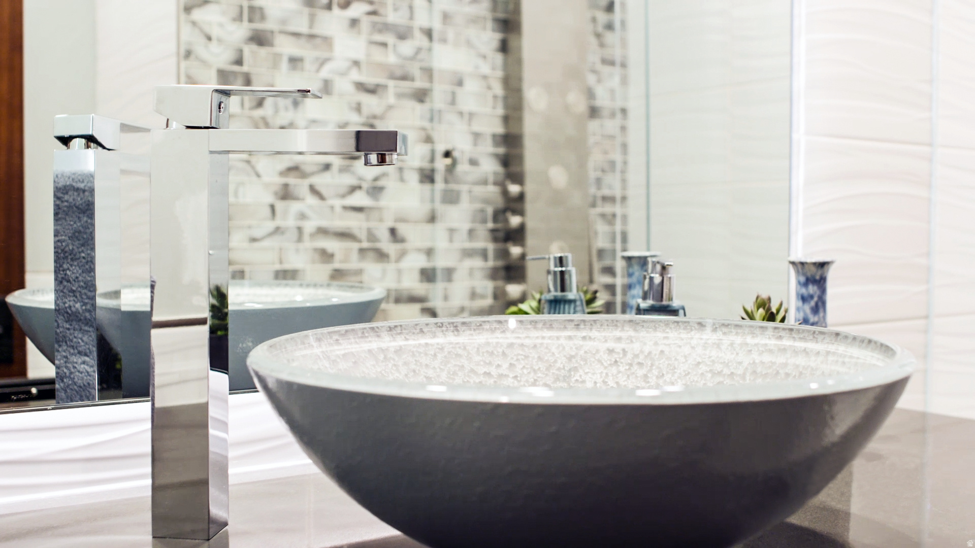 AMERICAN TOWERS - Residential