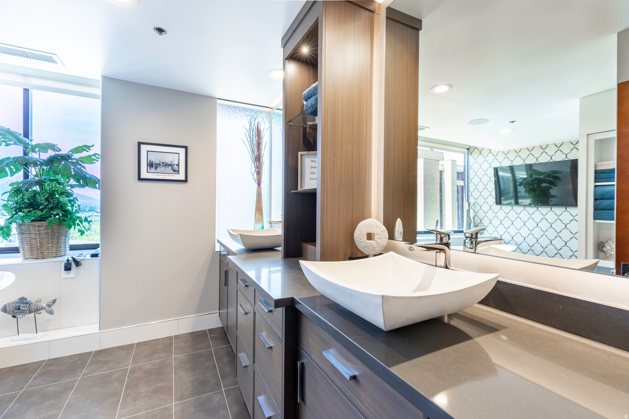 AMERICAN TOWERS - Residential