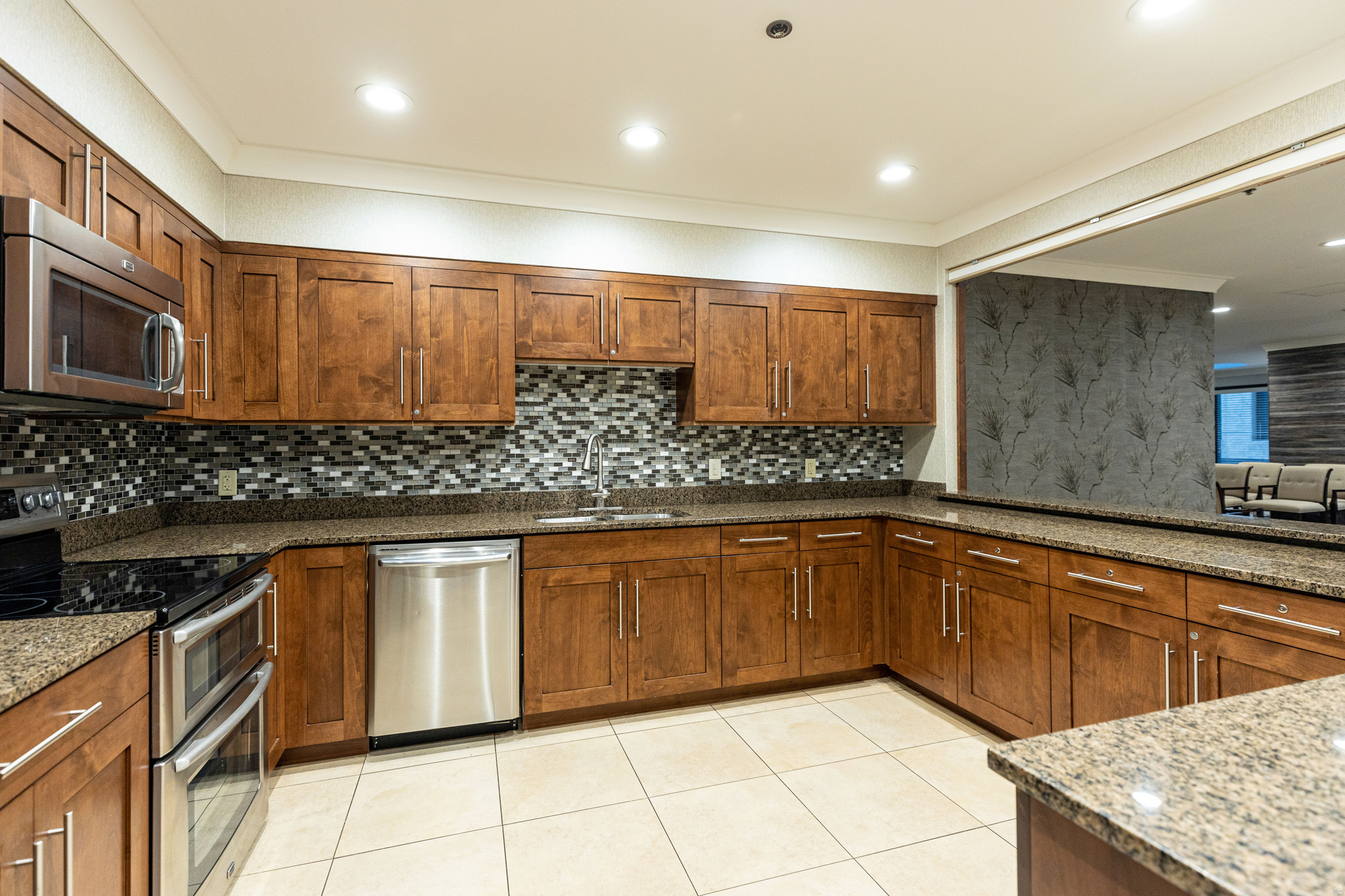 AMERICAN TOWERS - Residential