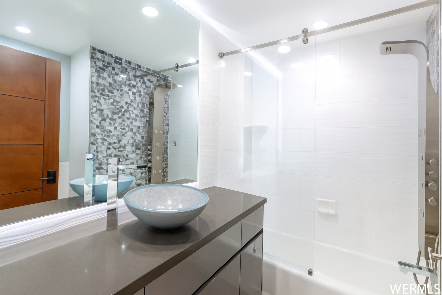 AMERICAN TOWERS - Residential