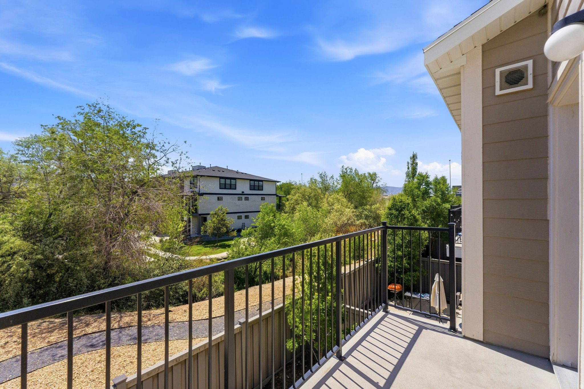 CREEKSIDE - Residential