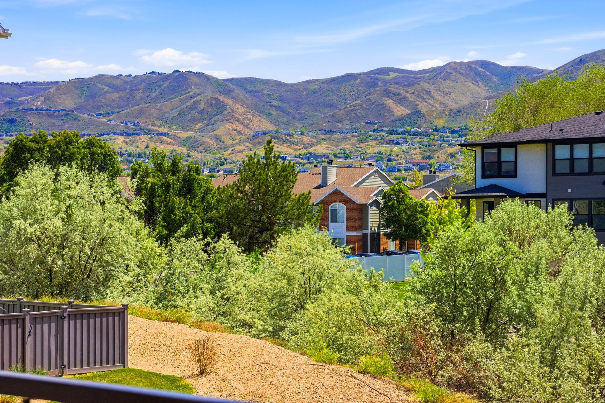 CREEKSIDE - Residential