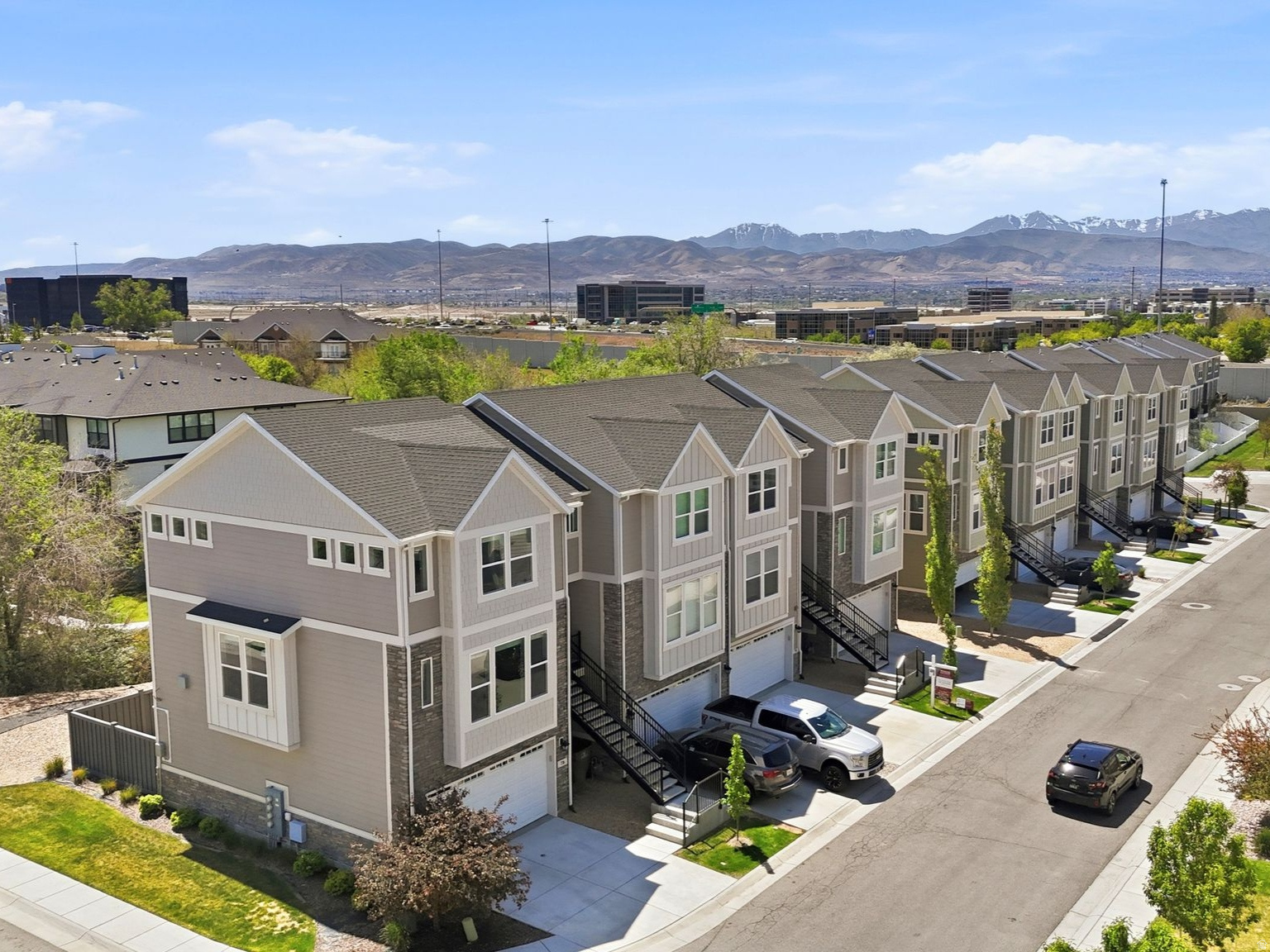 CREEKSIDE - Residential
