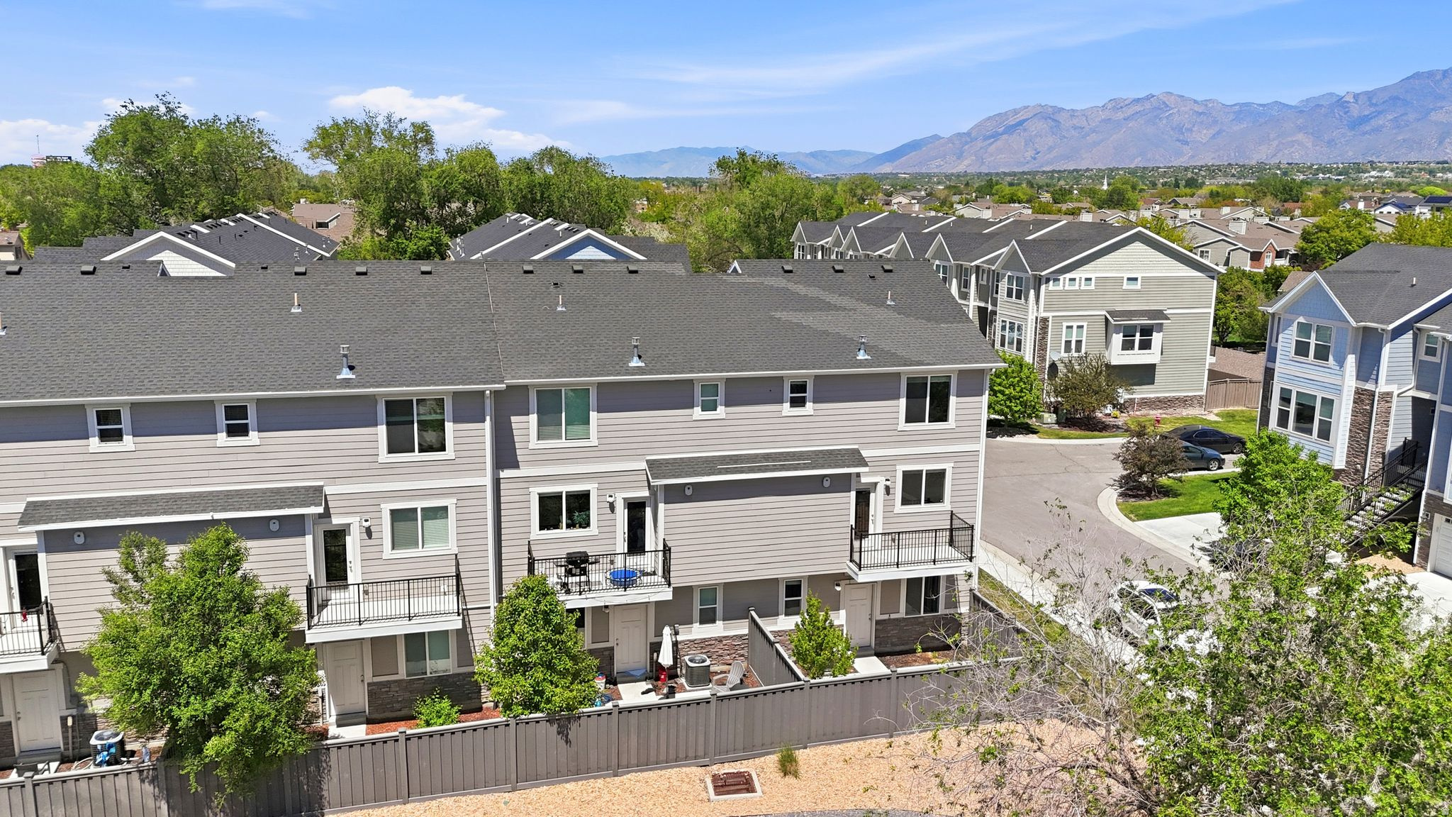CREEKSIDE - Residential