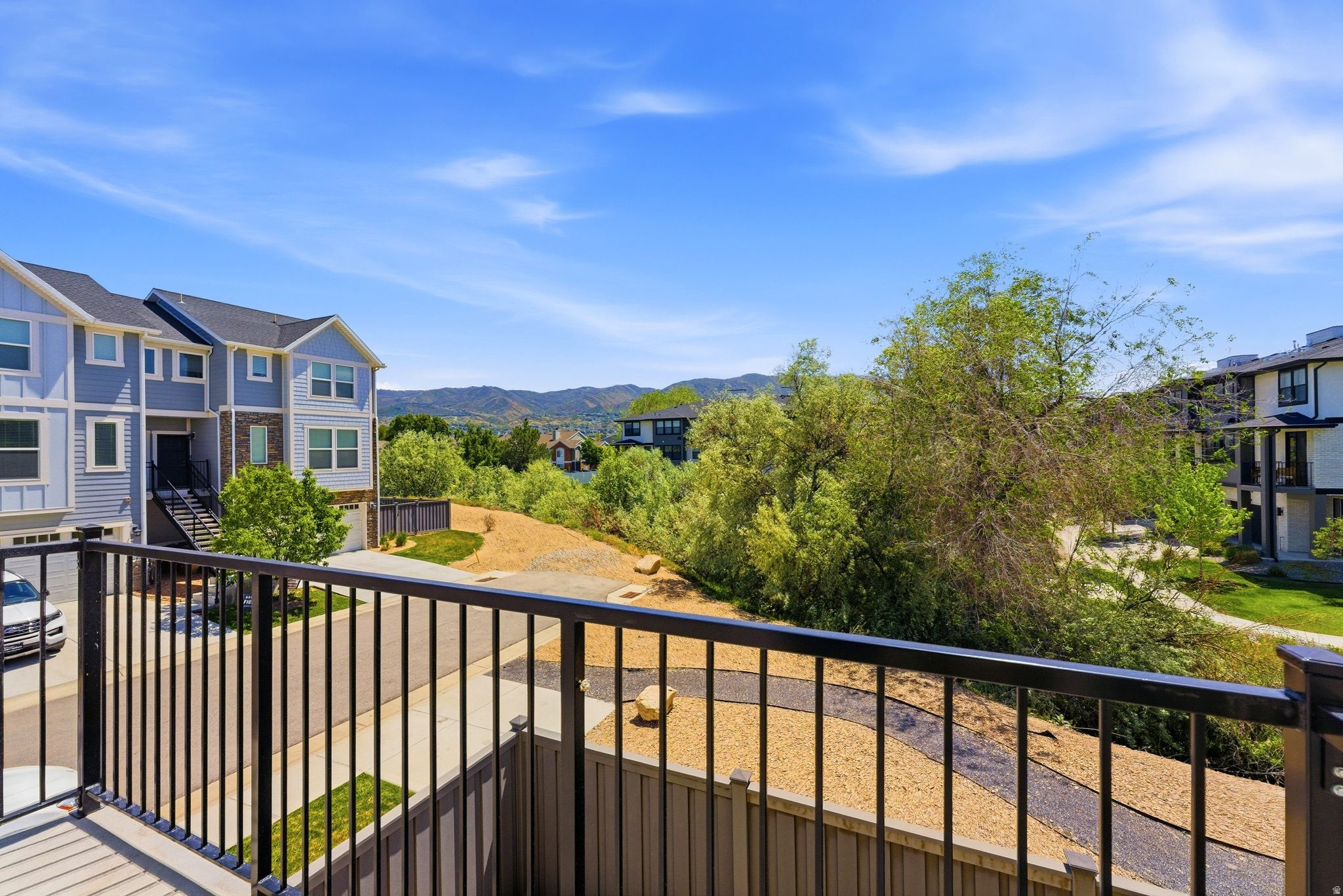 CREEKSIDE - Residential