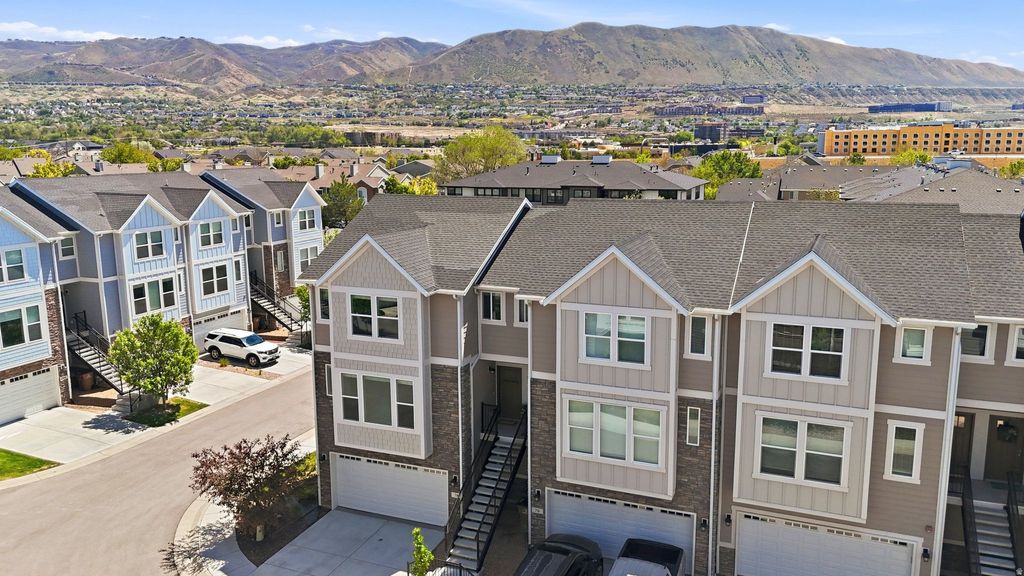 Photo of 78 E GOLDEN PRIVET DR, Draper, UT 84020 (MLS # 2156953)