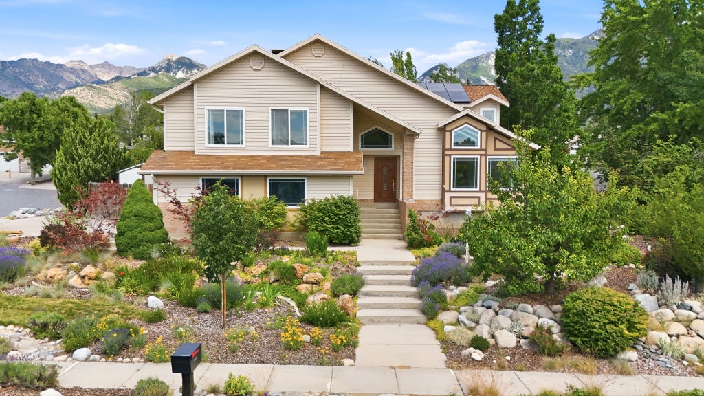 Photo of 10043 S GRANITE LN, Sandy, UT 84092 (MLS # 2167478)