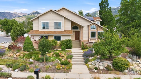 Photo of 10043 S GRANITE LN, Sandy, UT 84092 (MLS # 2167478)