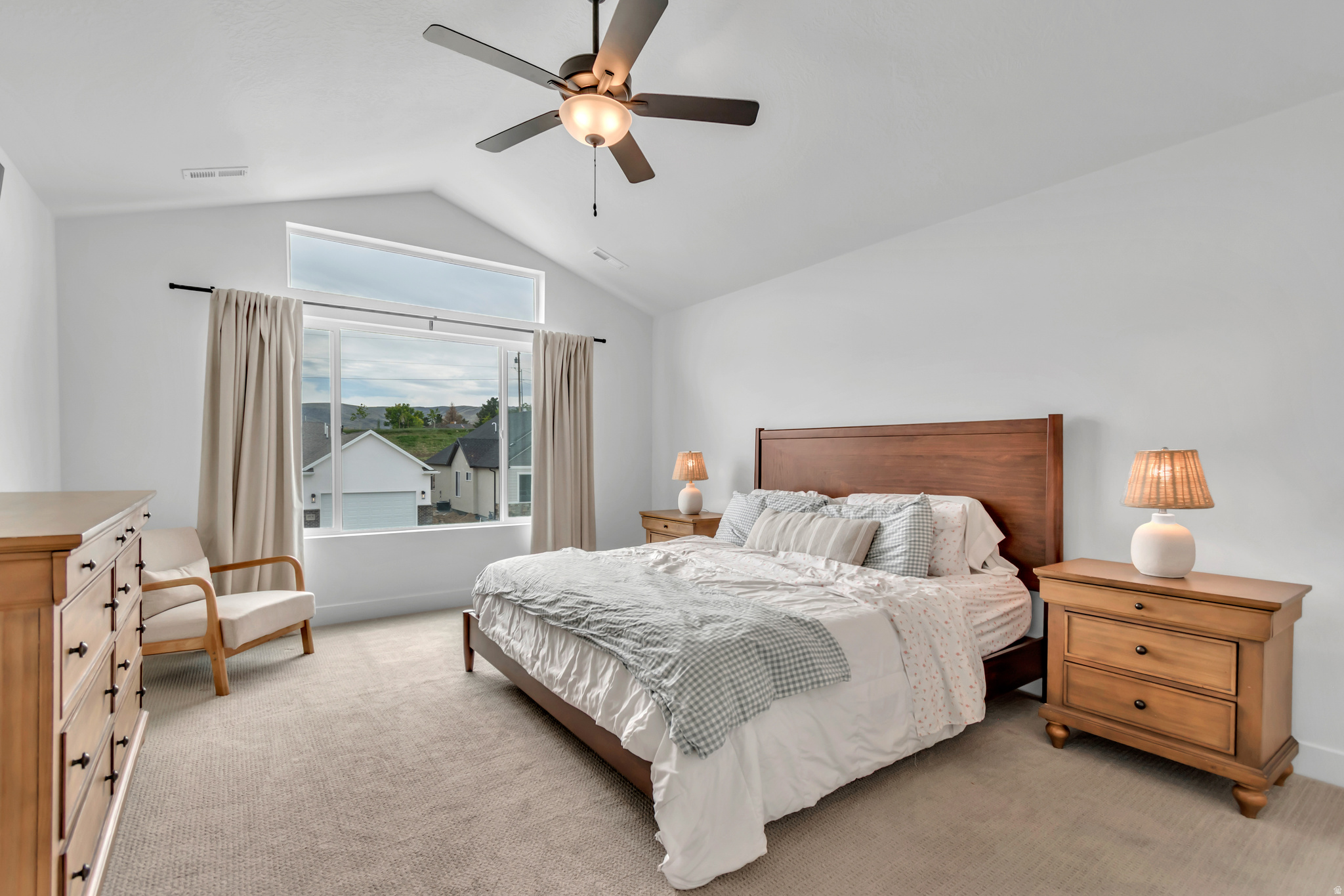 HIDDEN OAKS - Residential