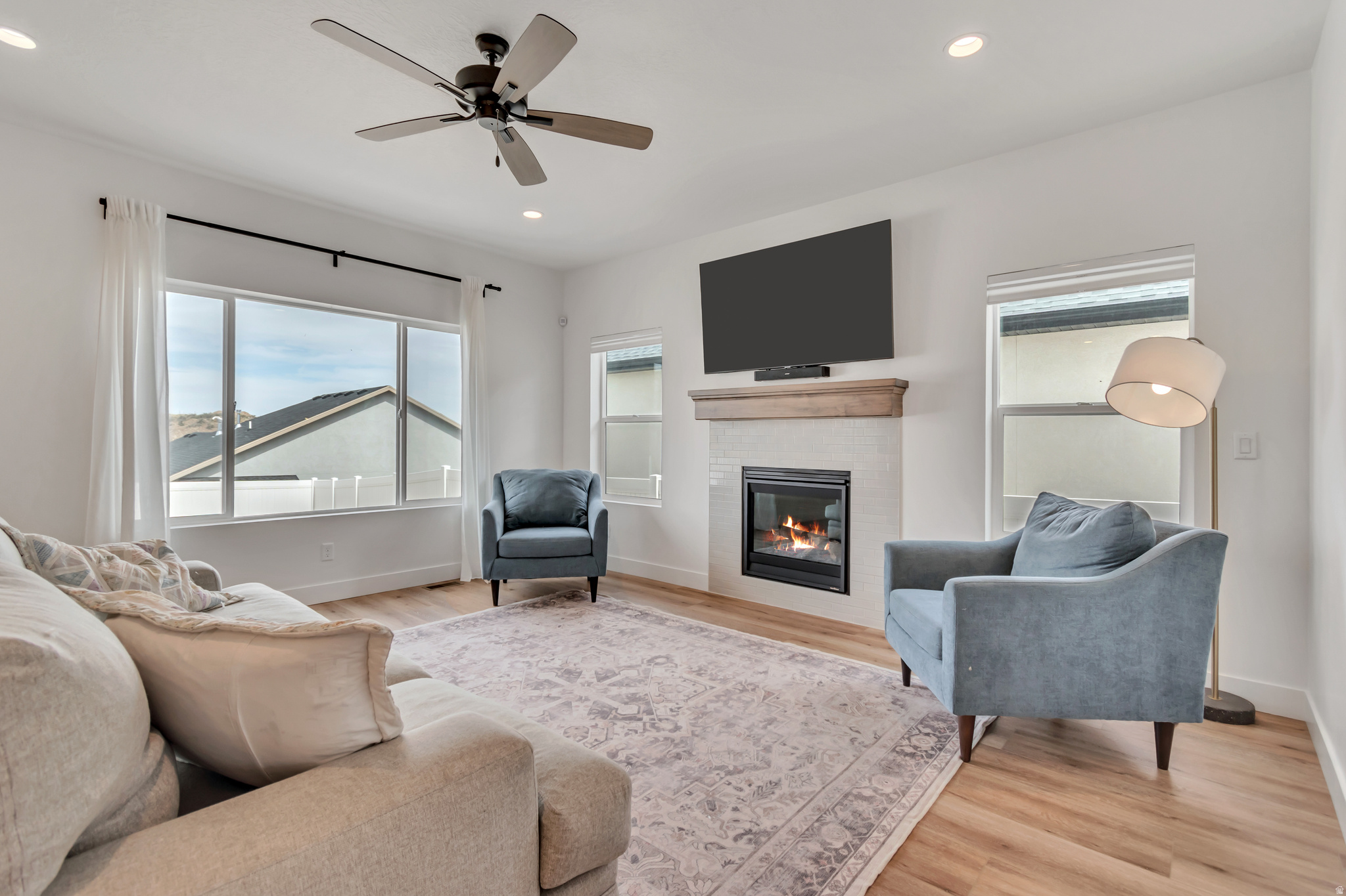 HIDDEN OAKS - Residential