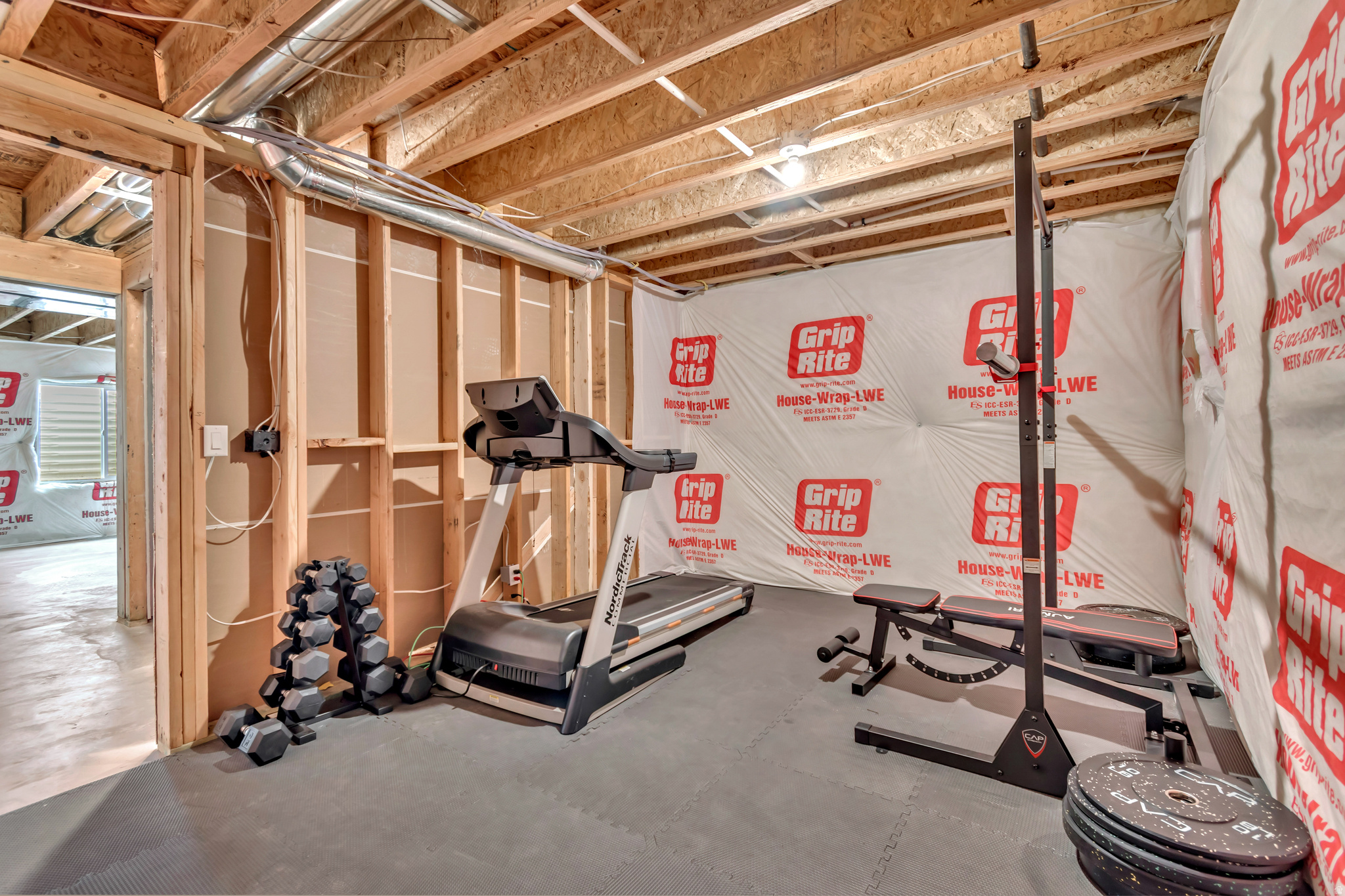 HIDDEN OAKS - Residential