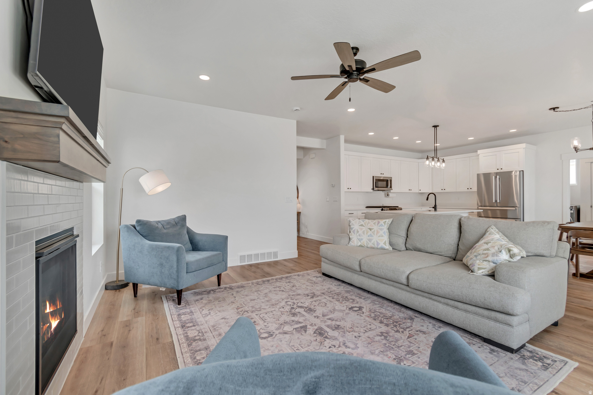 HIDDEN OAKS - Residential