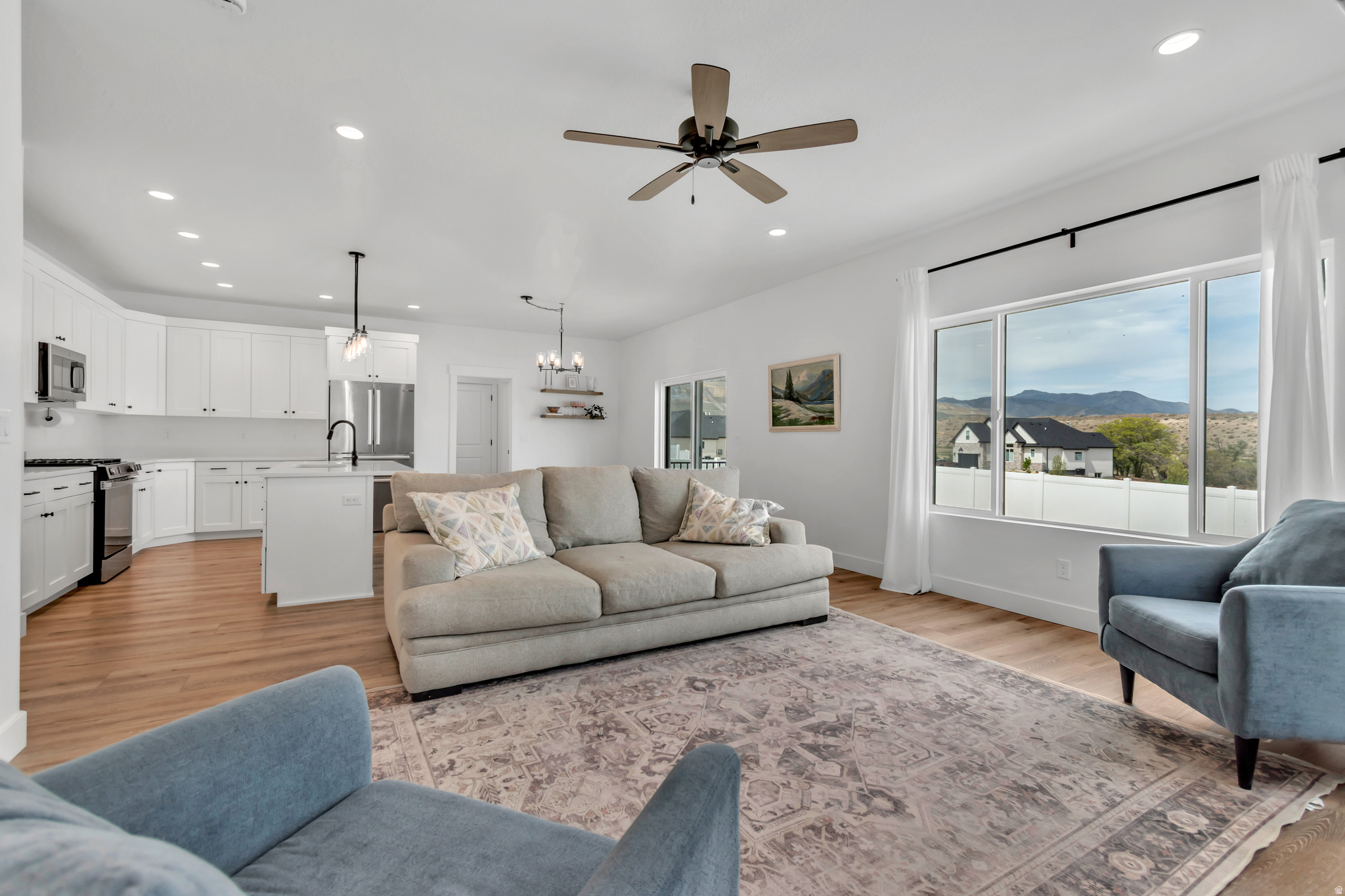 HIDDEN OAKS - Residential