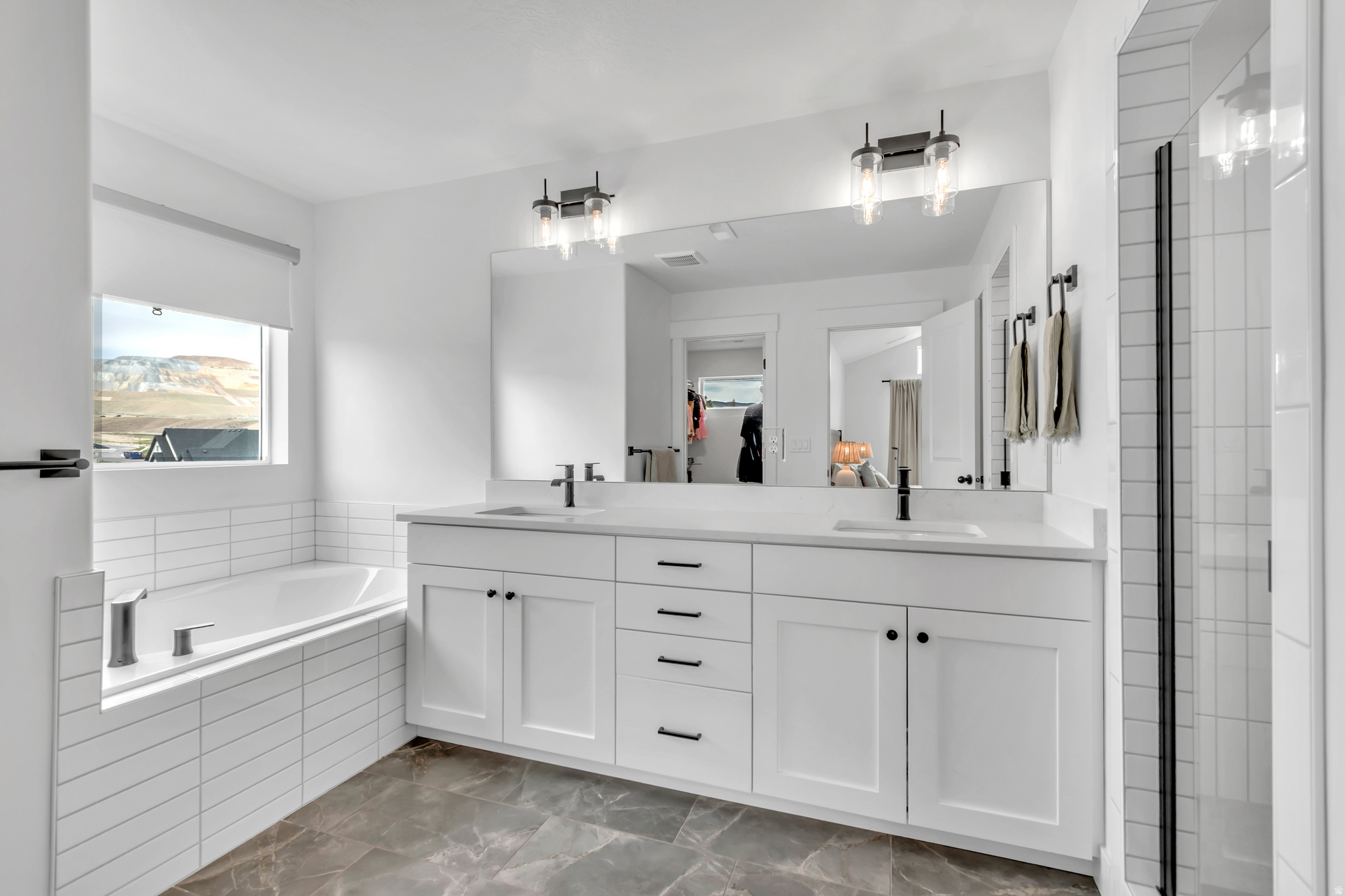 HIDDEN OAKS - Residential