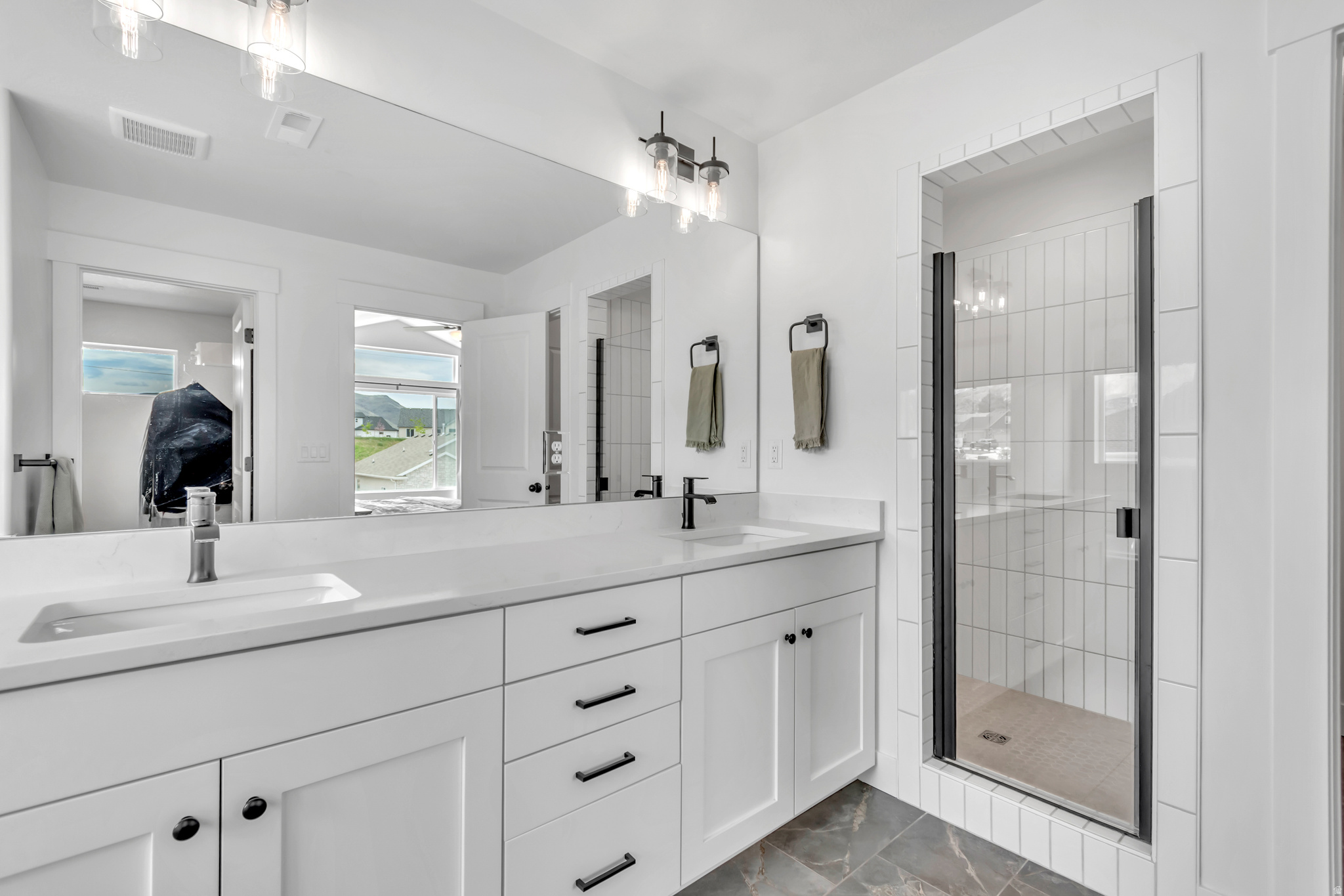 HIDDEN OAKS - Residential