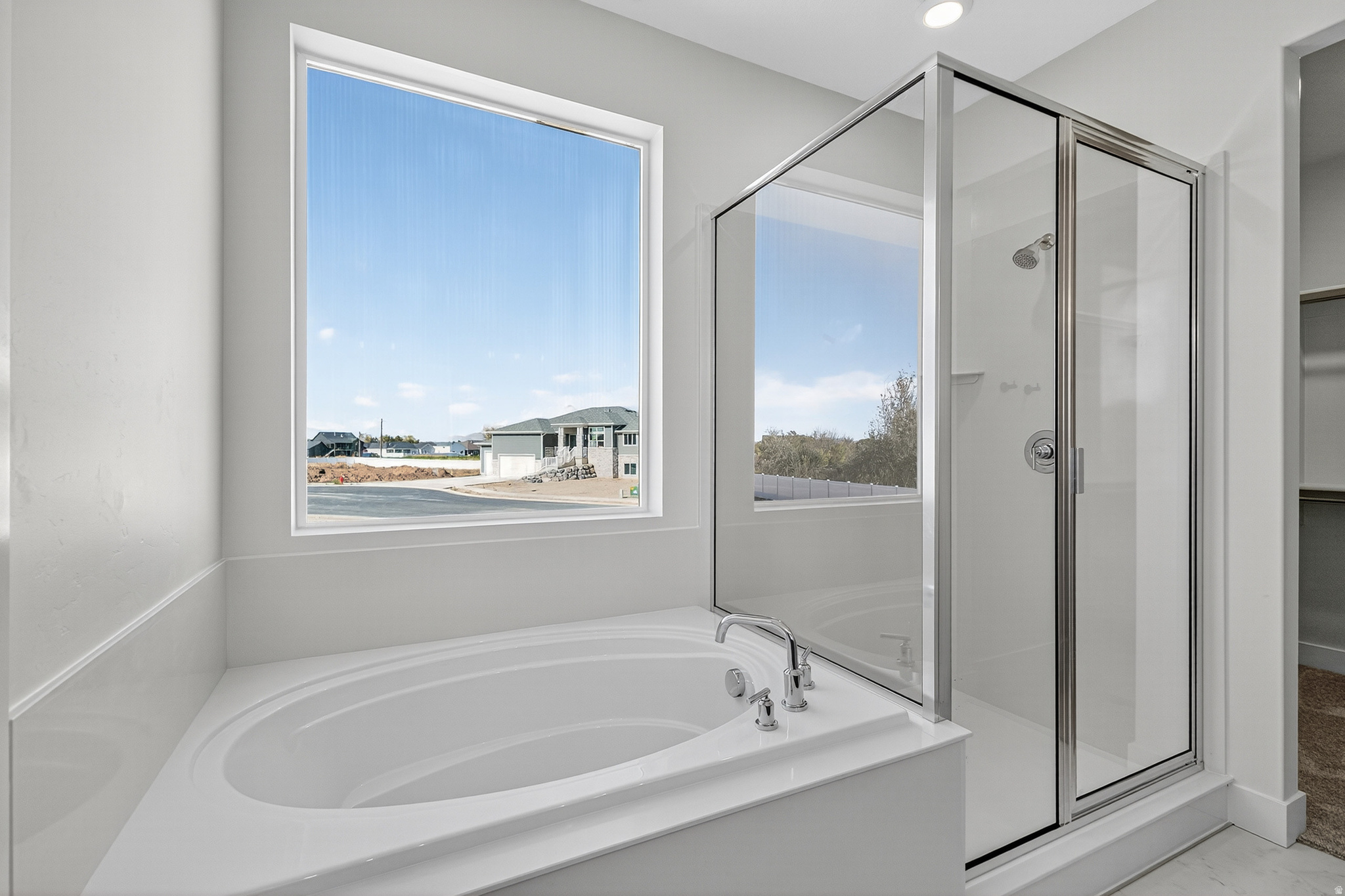 DIAMOND E - Residential