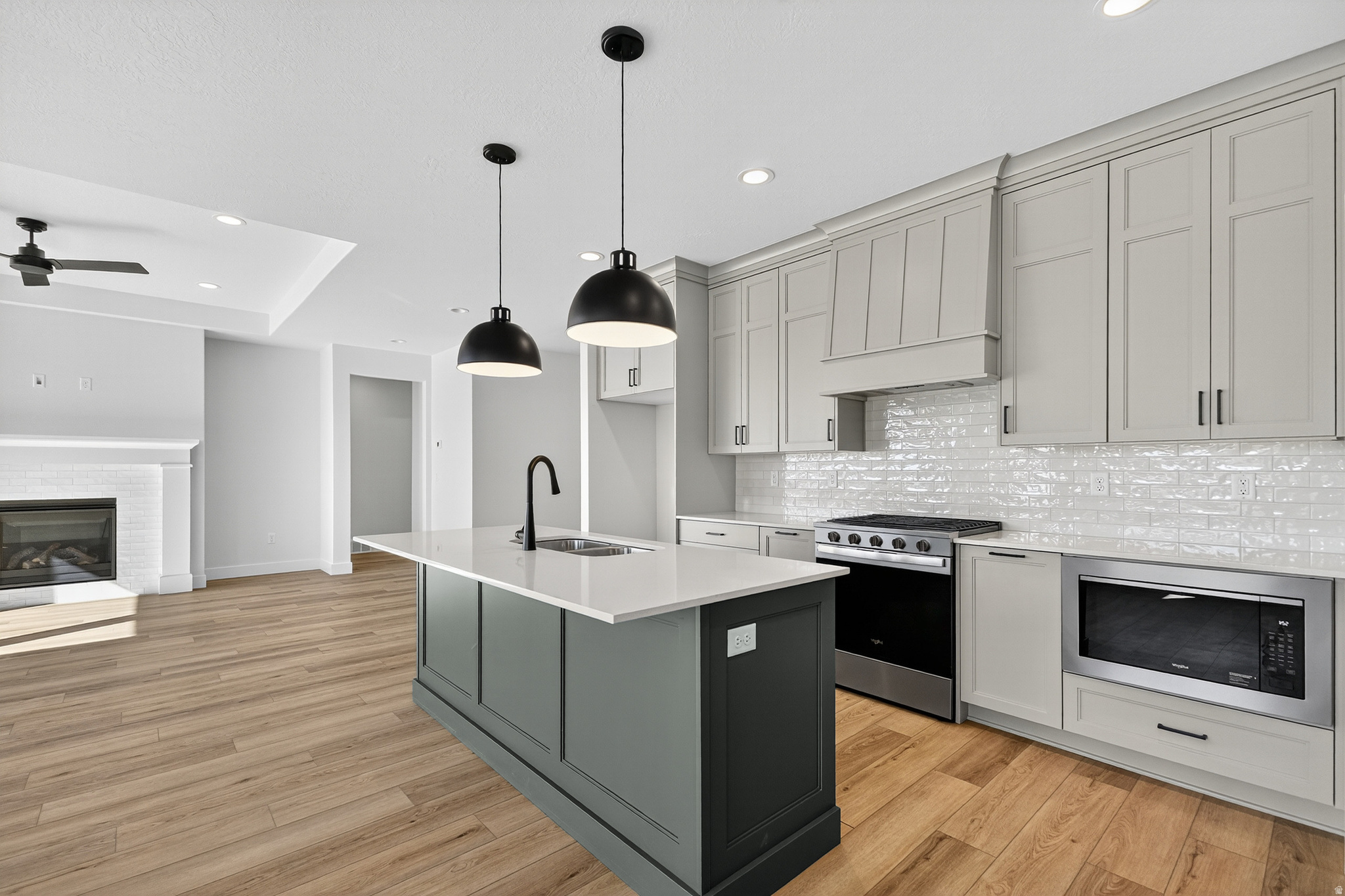 DIAMOND E - Residential