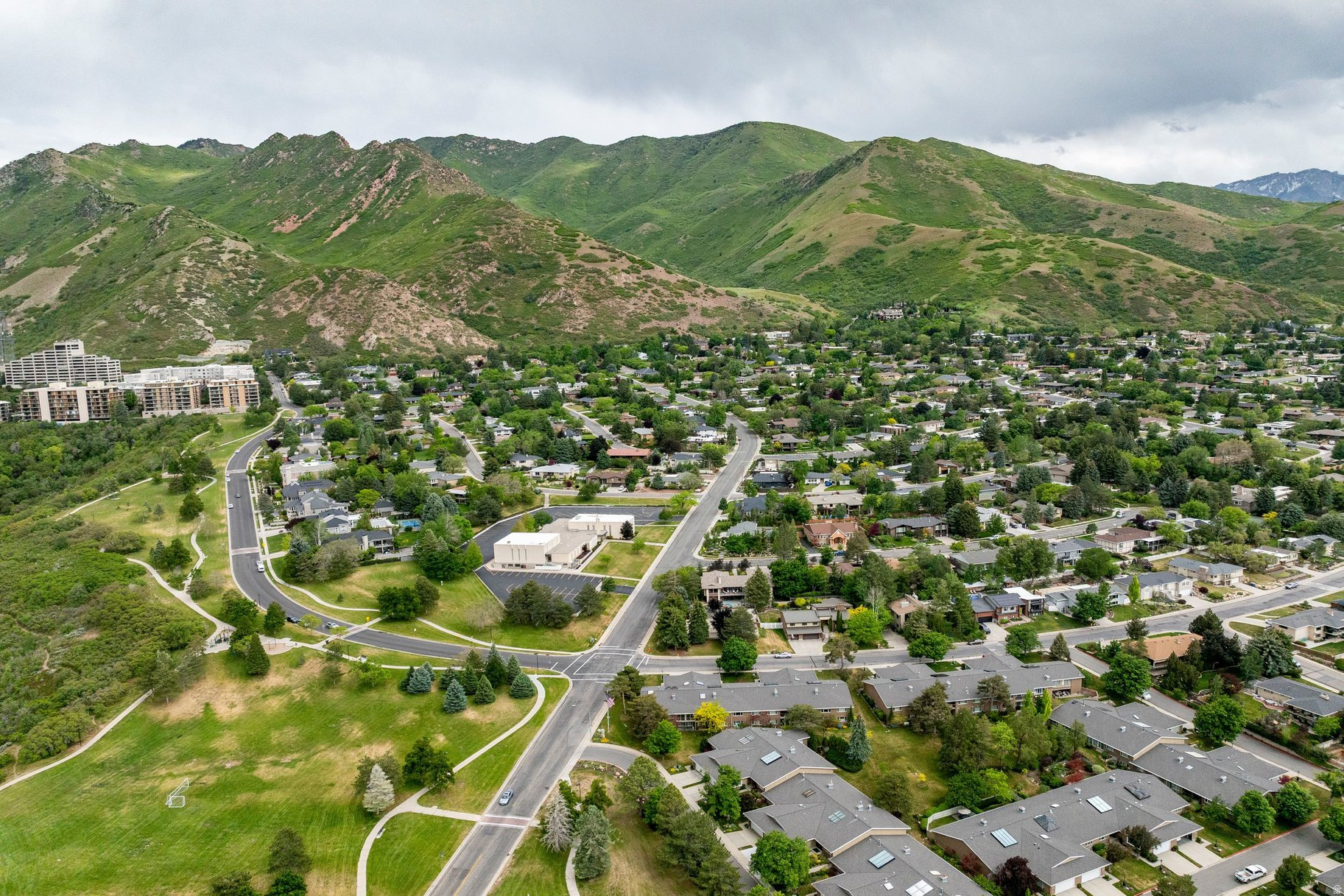 OAK HILLS GARDENS CONDOMINIUMS - Residential