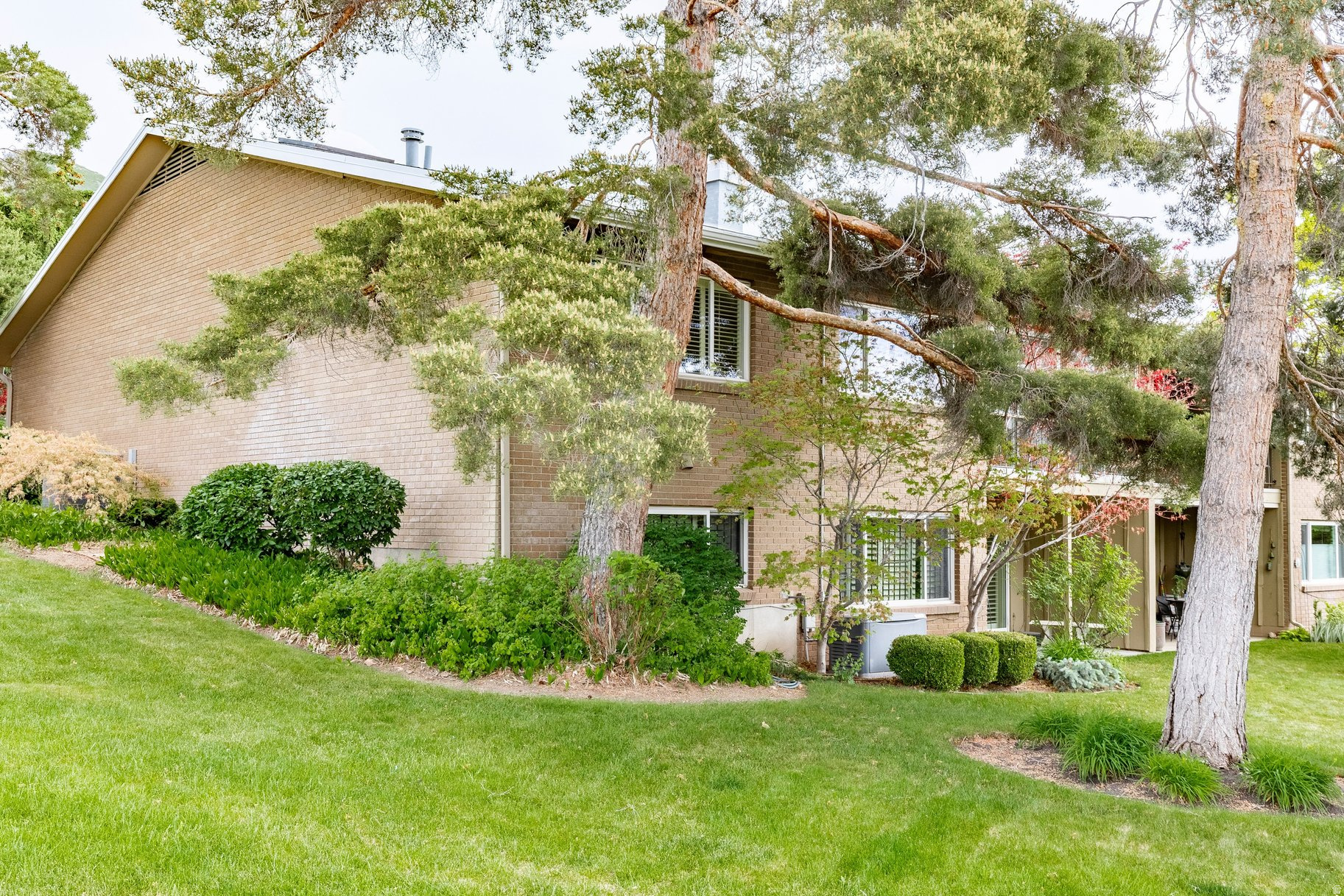 OAK HILLS GARDENS CONDOMINIUMS - Residential