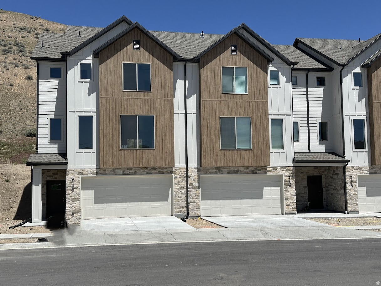 FOX CANYON TOWNHOMES - Residential