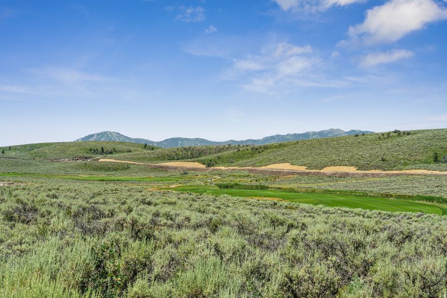 The Links Edge neighborhood in Promontory features beautiful homesites situated along the 11th, 13th and 14th Fairways at the scenic Nicklaus Painted Valley Golf Course. These homesites, located toward the southern end of the golf course, offer easy access to the Nicklaus Clubhouse which houses The Peak restaurant, fitness facilities, and the upcoming expansion of The Spa at Promontory.