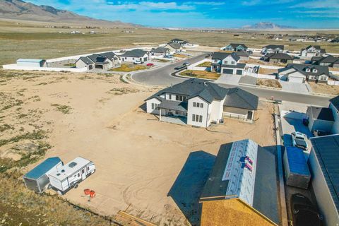 Tiny photo for 873 W CHERRY ORCHARD LN LN W, Grantsville, UT 84029 (MLS # 2145326)