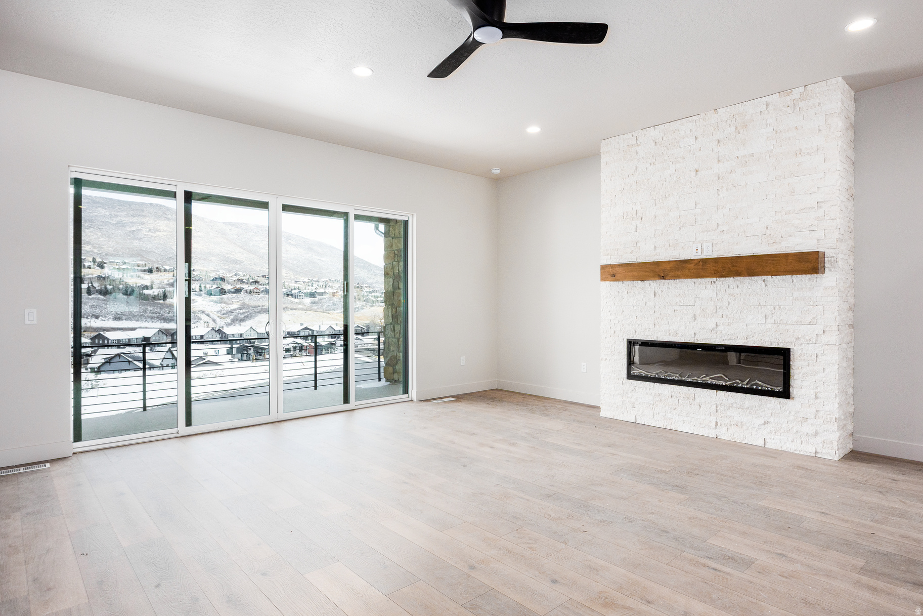 DEER SPRINGS - Residential