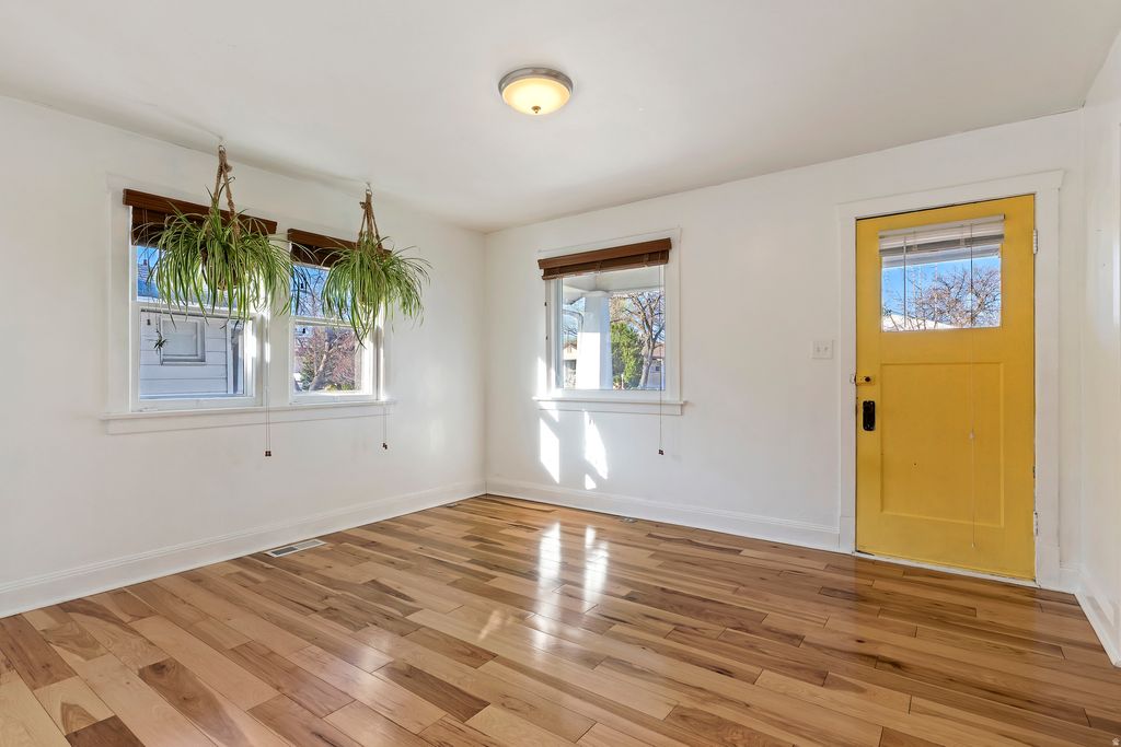 Photo of 2321 S 600 E, Salt Lake City, UT 84106 (MLS # 2142817)