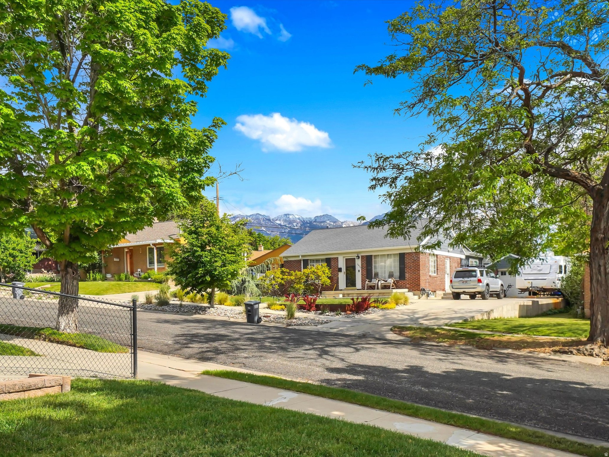COUNTRY CLUB HEIGHTS - Residential