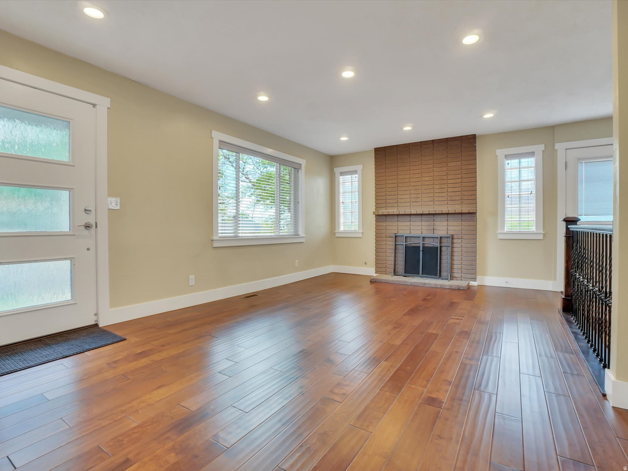 COUNTRY CLUB HEIGHTS - Residential