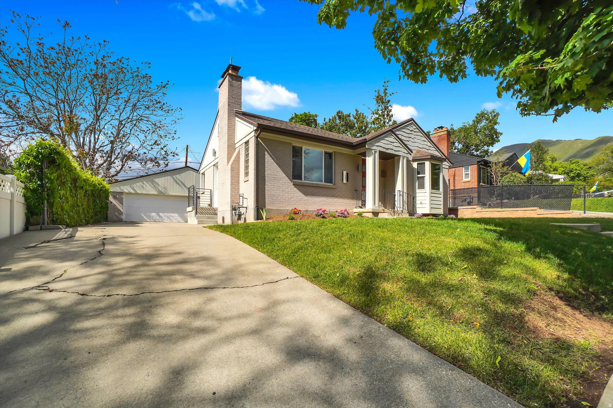 COUNTRY CLUB HEIGHTS - Residential