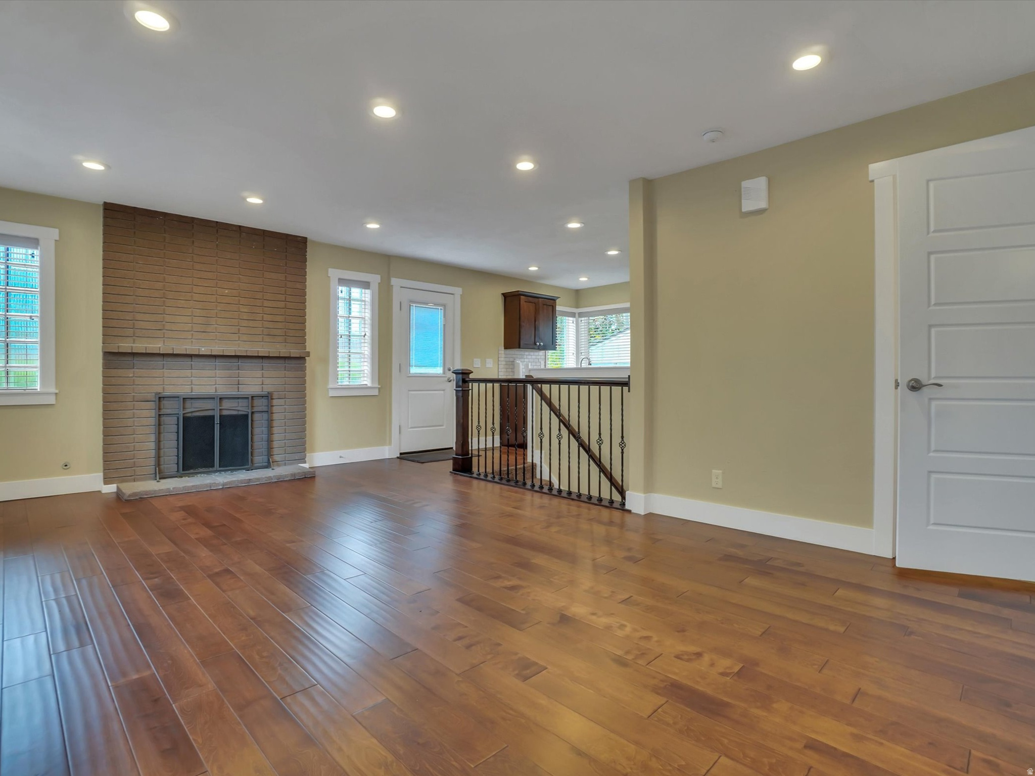 COUNTRY CLUB HEIGHTS - Residential