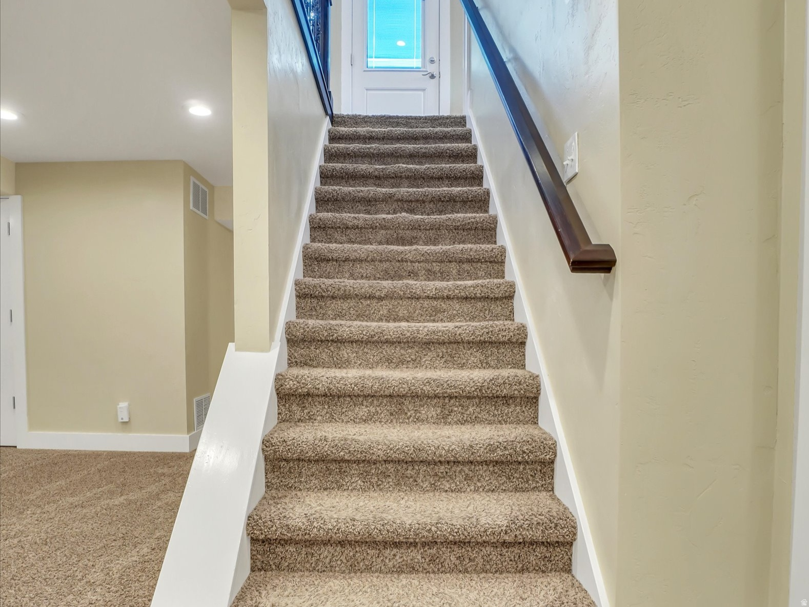 COUNTRY CLUB HEIGHTS - Residential